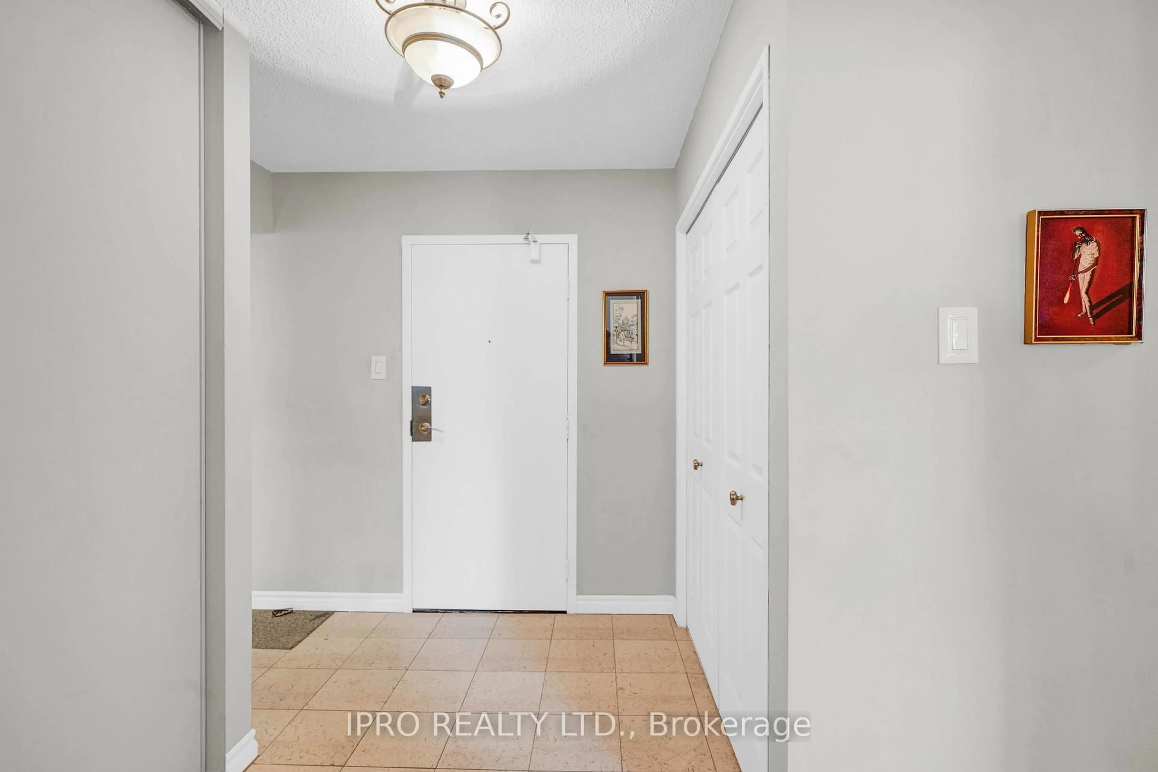 Indoor entryway for 30 Sunrise Ave #301, Toronto Ontario M4A 2R3