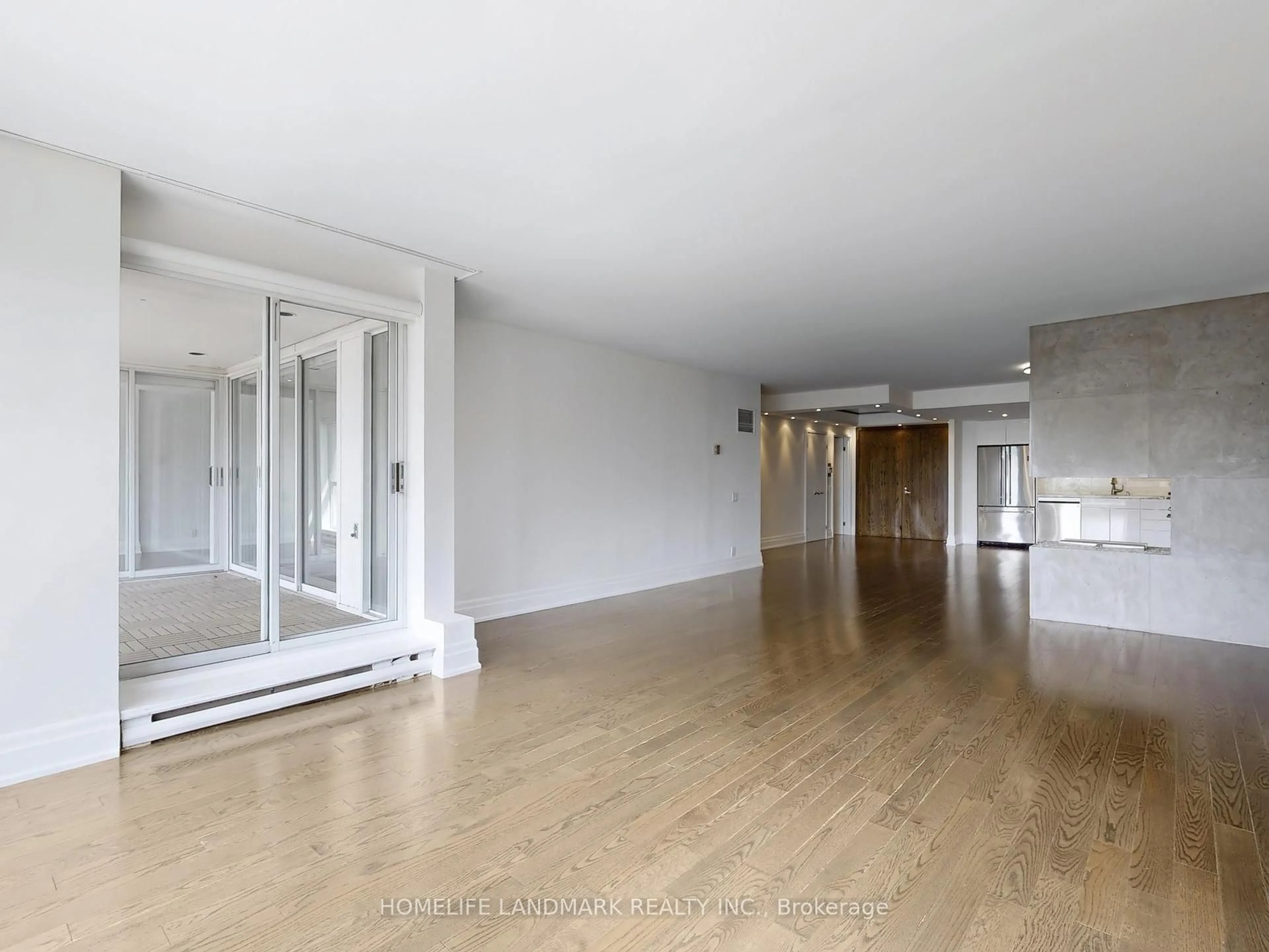 A pic of a room for 480 Queens Quay #304W, Toronto Ontario M5N 2Y5