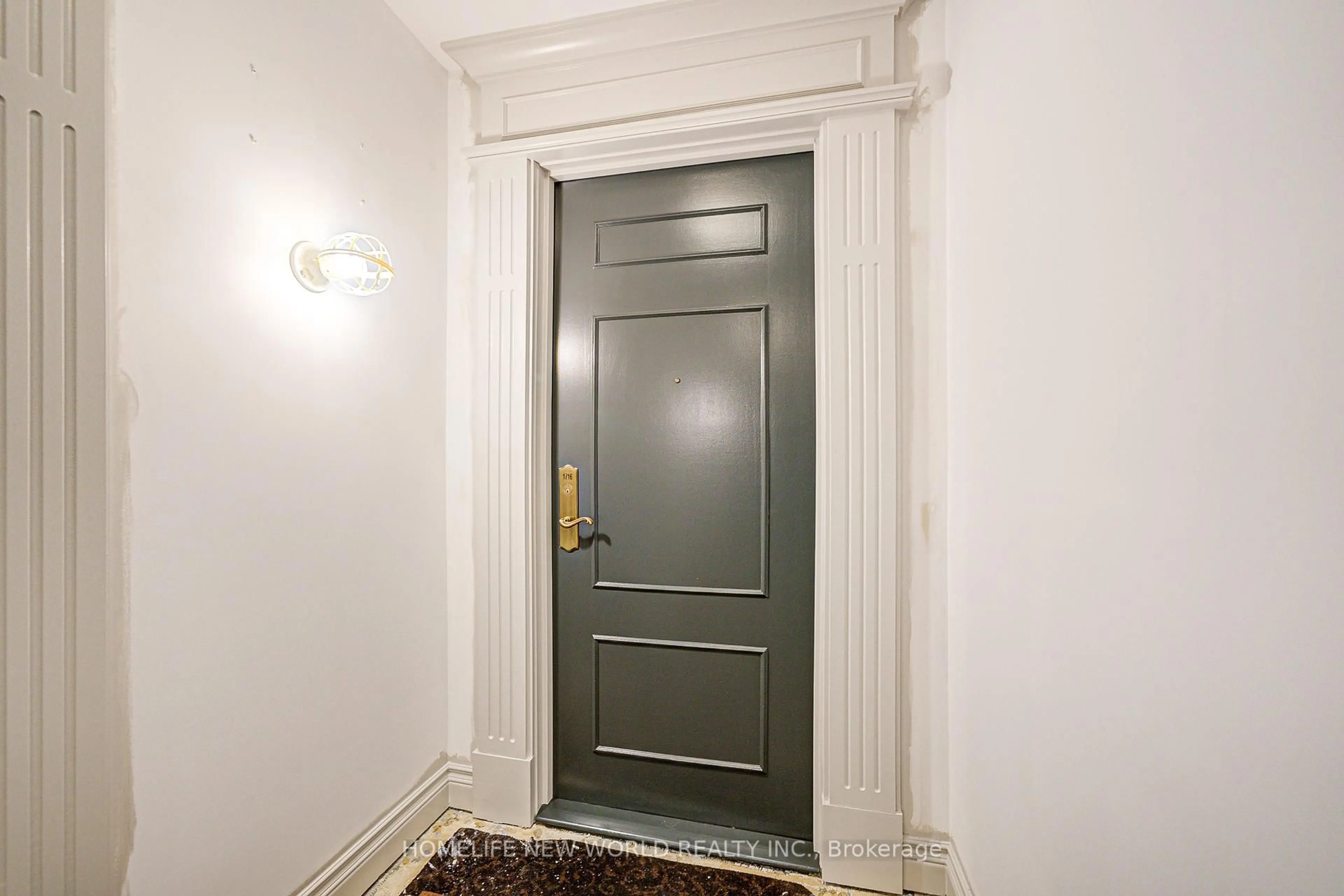 Indoor foyer for 18 Sommerset Way #1716, Toronto Ontario M2N 6X5