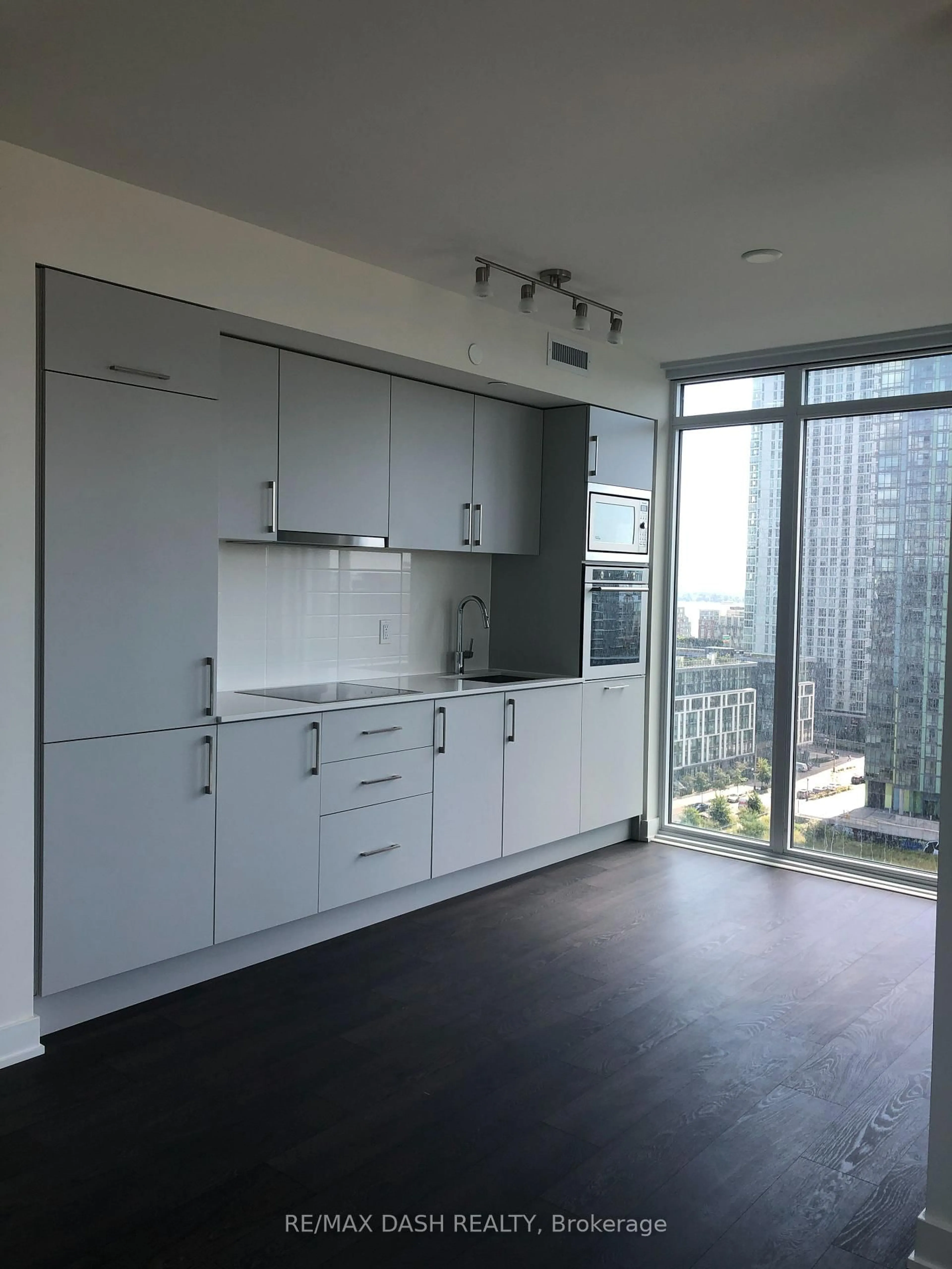 Standard kitchen, unknown for 27 Bathurst St #1204W, Toronto Ontario M5V 0R1