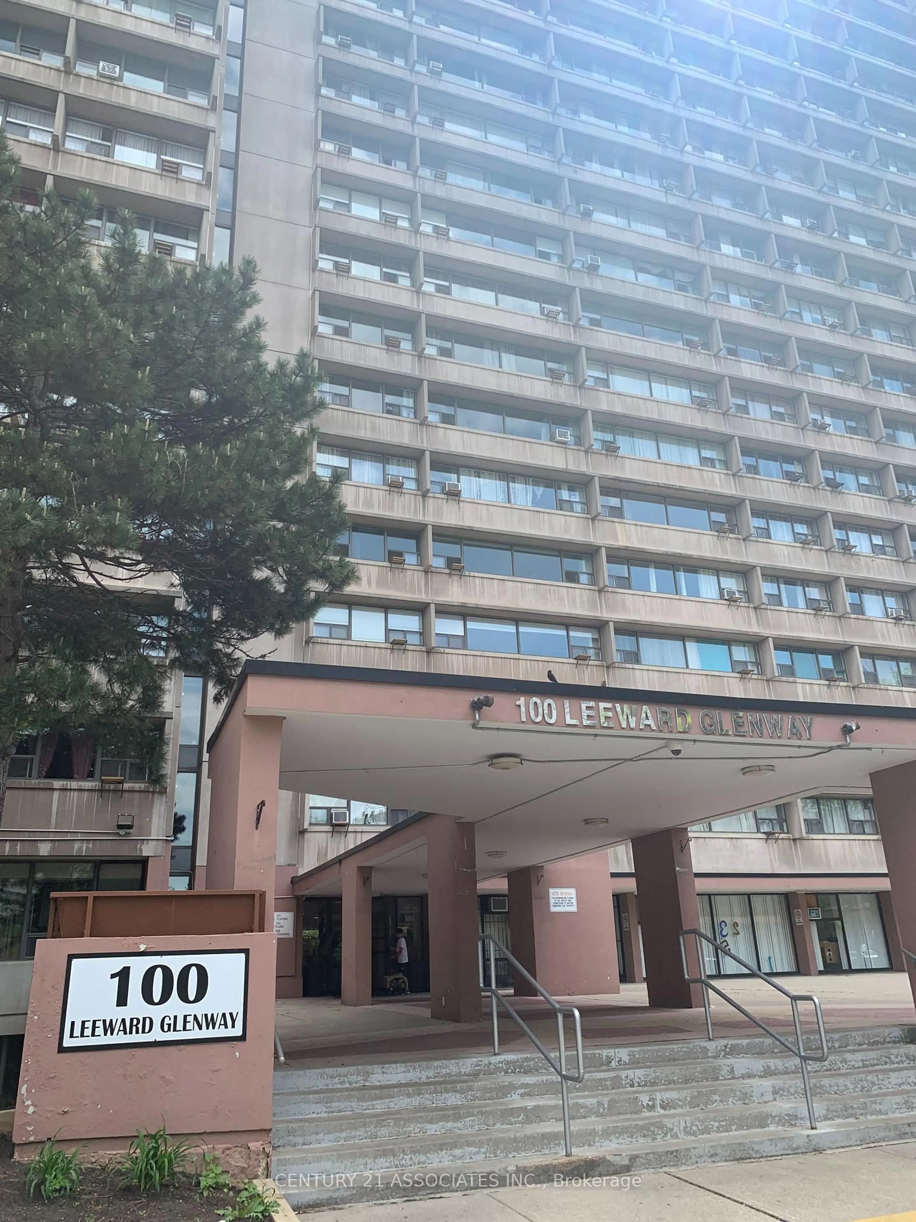 Unknown for 100 Leeward Glwy #402, Toronto Ontario M3C 2Z1