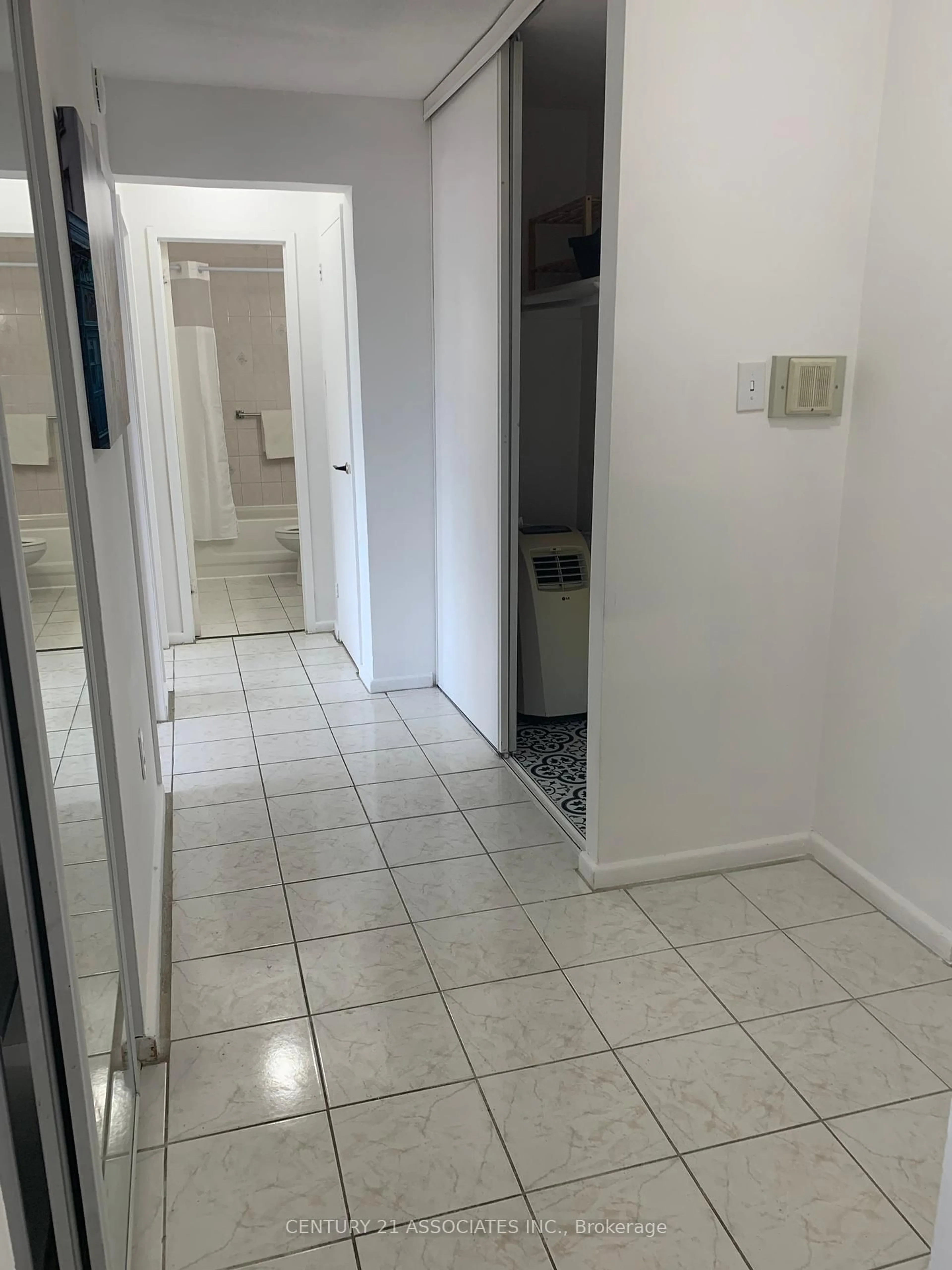 Unknown for 100 Leeward Glwy #402, Toronto Ontario M3C 2Z1