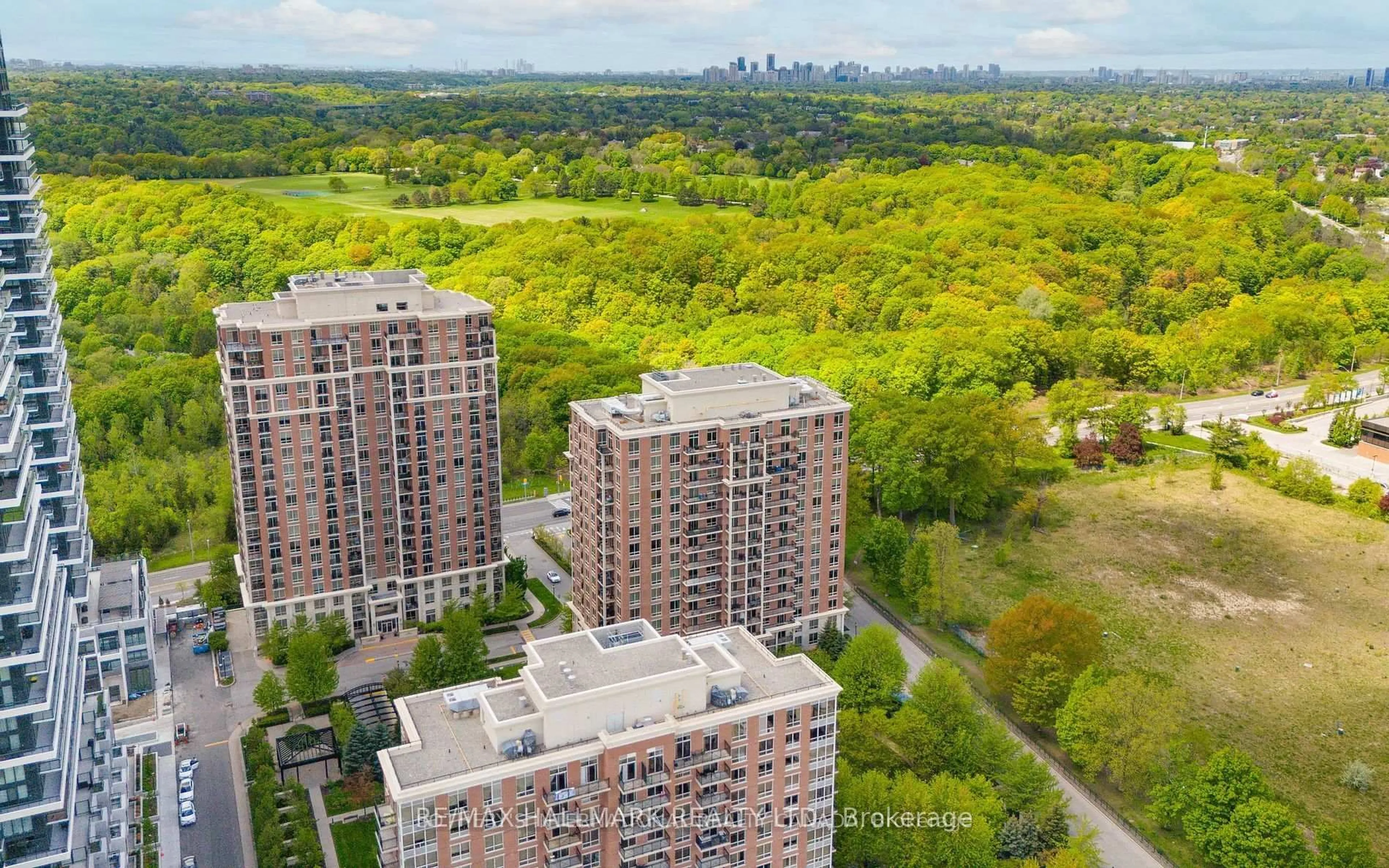 A pic from outside/outdoor area/front of a property/back of a property/a pic from drone, city buildings view from balcony for 1105 Leslie St #505, Toronto Ontario M3C 4G9