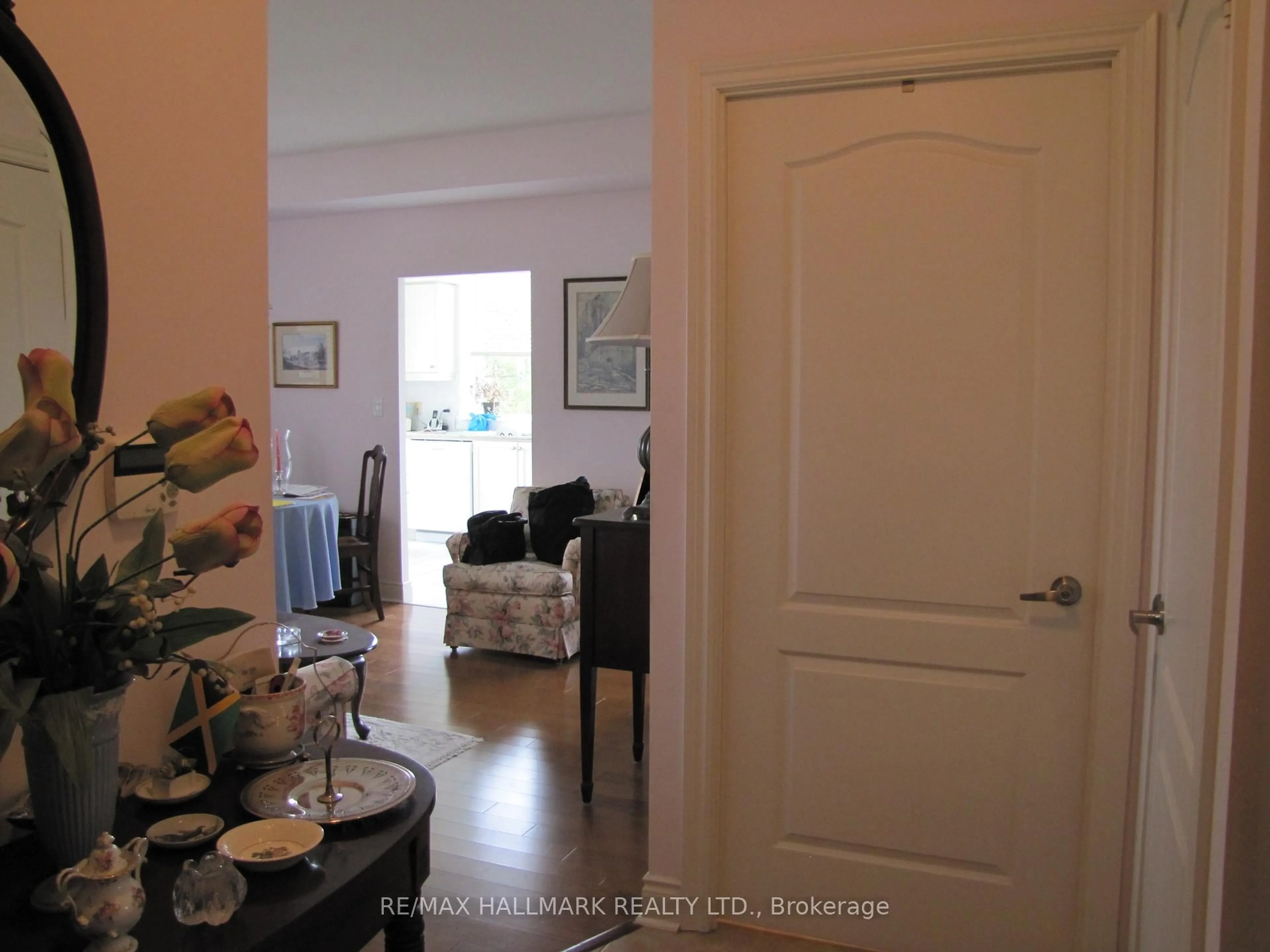 Indoor entryway for 1105 Leslie St #505, Toronto Ontario M3C 4G9