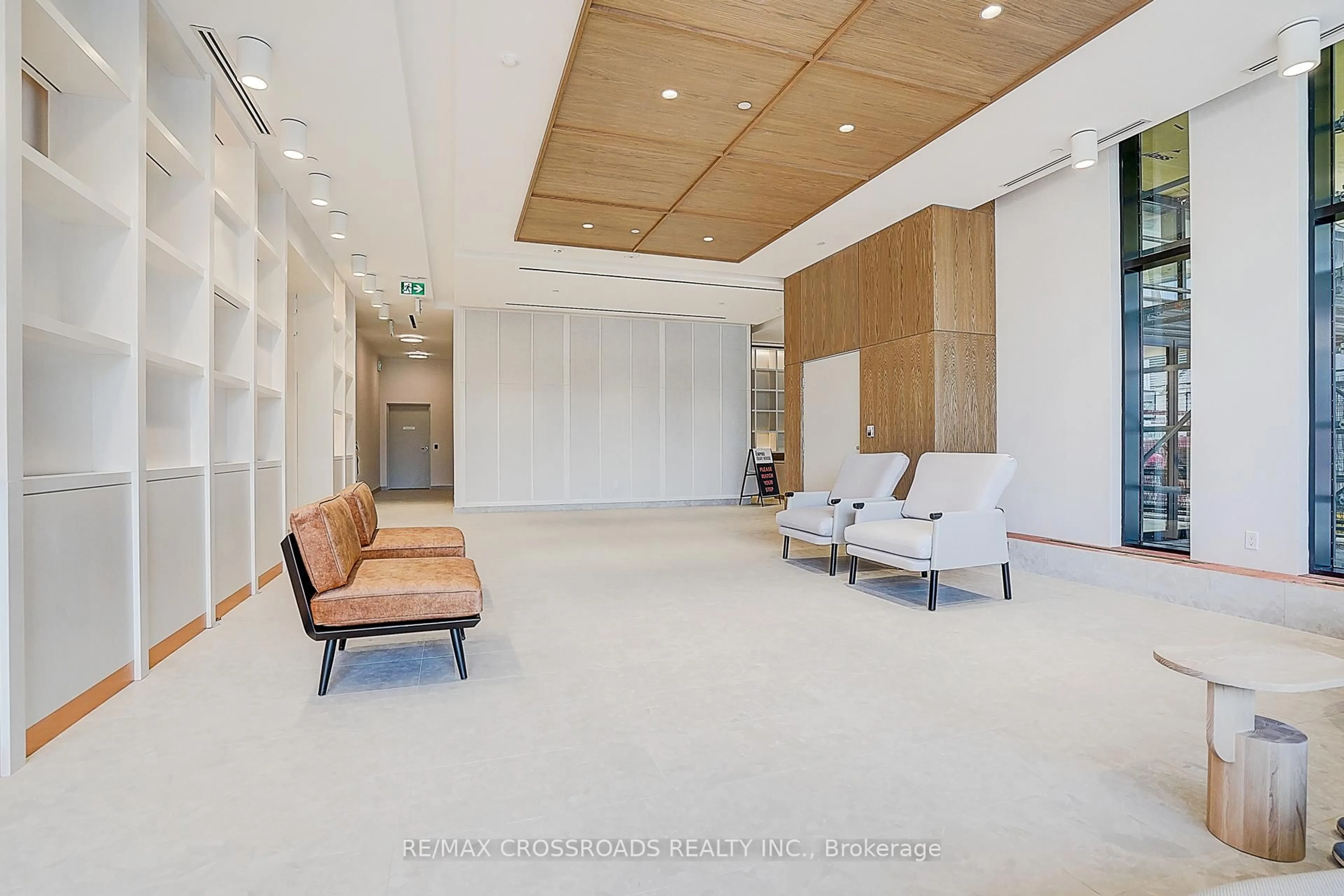 Indoor foyer for 15 RICHARDSON St #320, Toronto Ontario M5A 0Y5