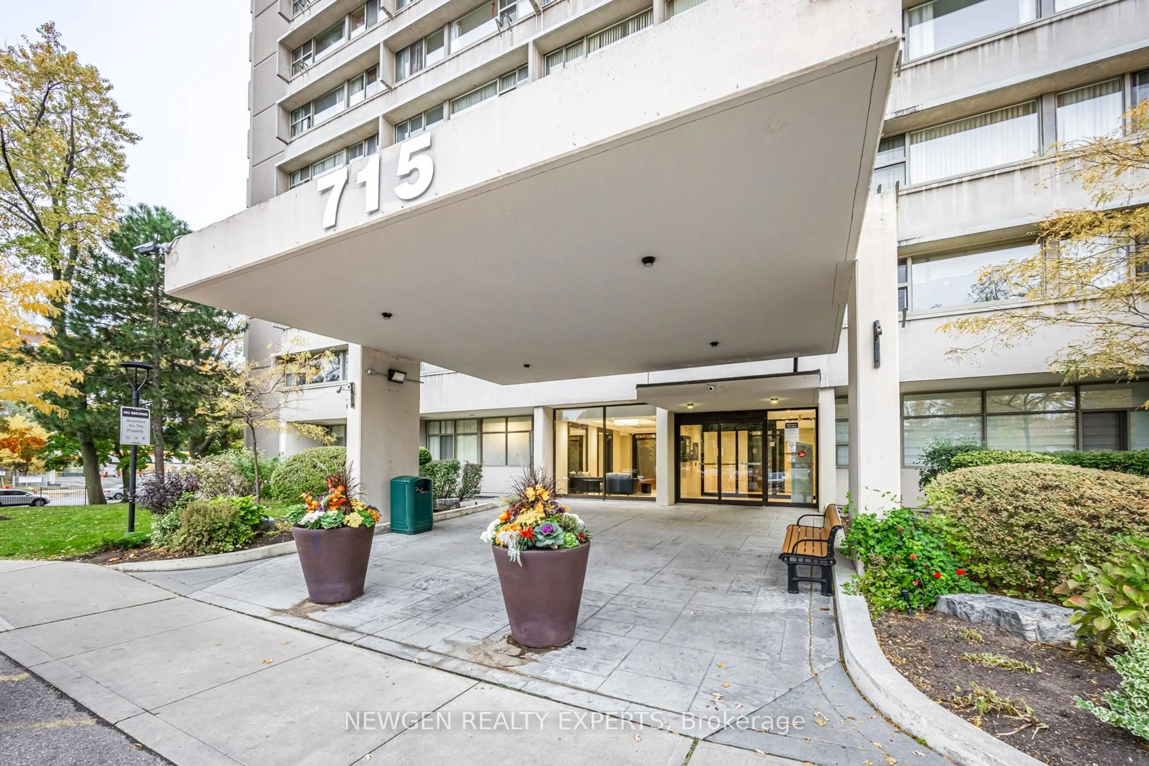 Indoor foyer for 715 Don Mills Rd #802, Toronto Ontario M3C 1S5