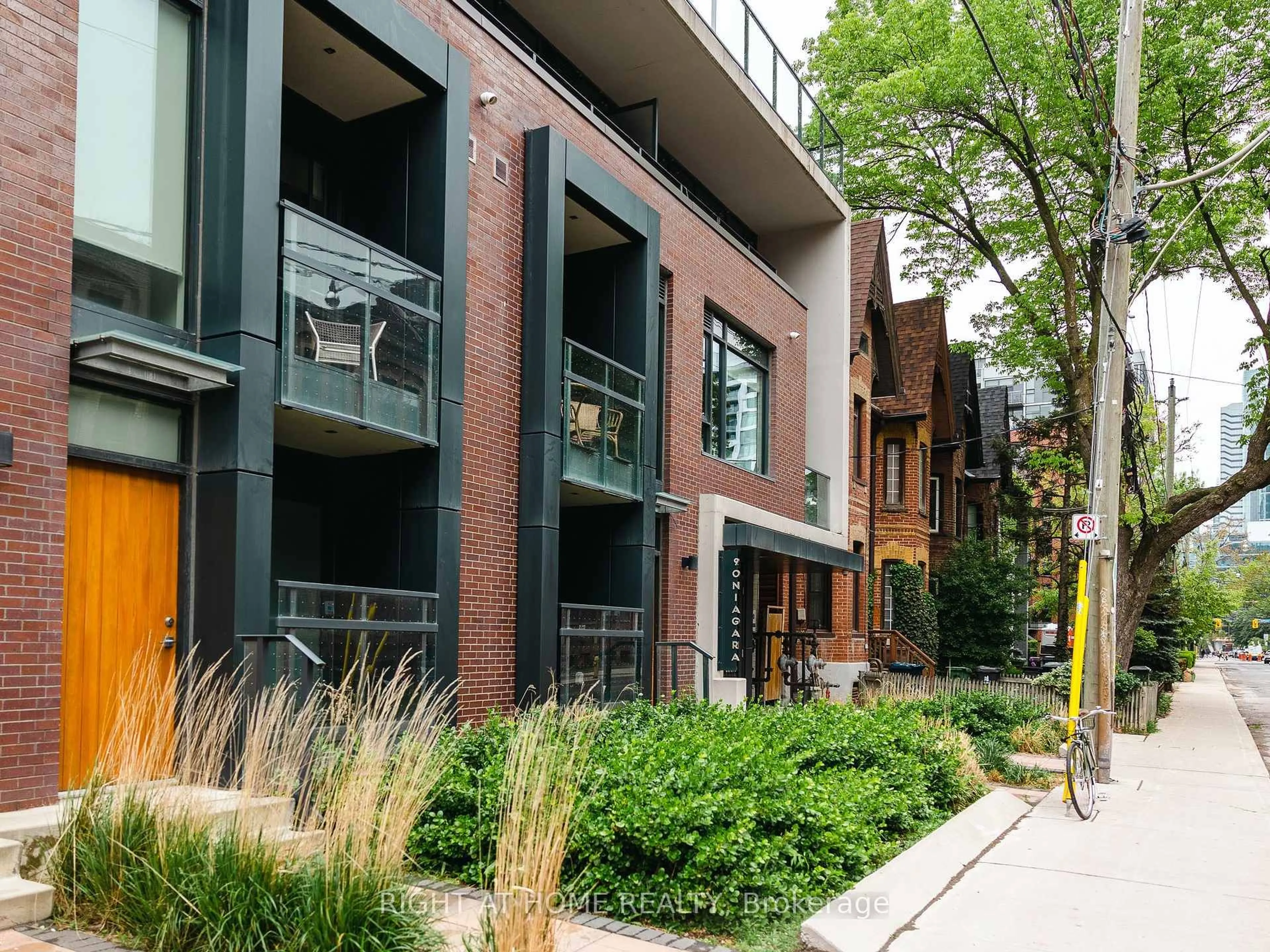 Home with brick exterior material, street for 90 Niagara St #410, Toronto Ontario M5V 0P9
