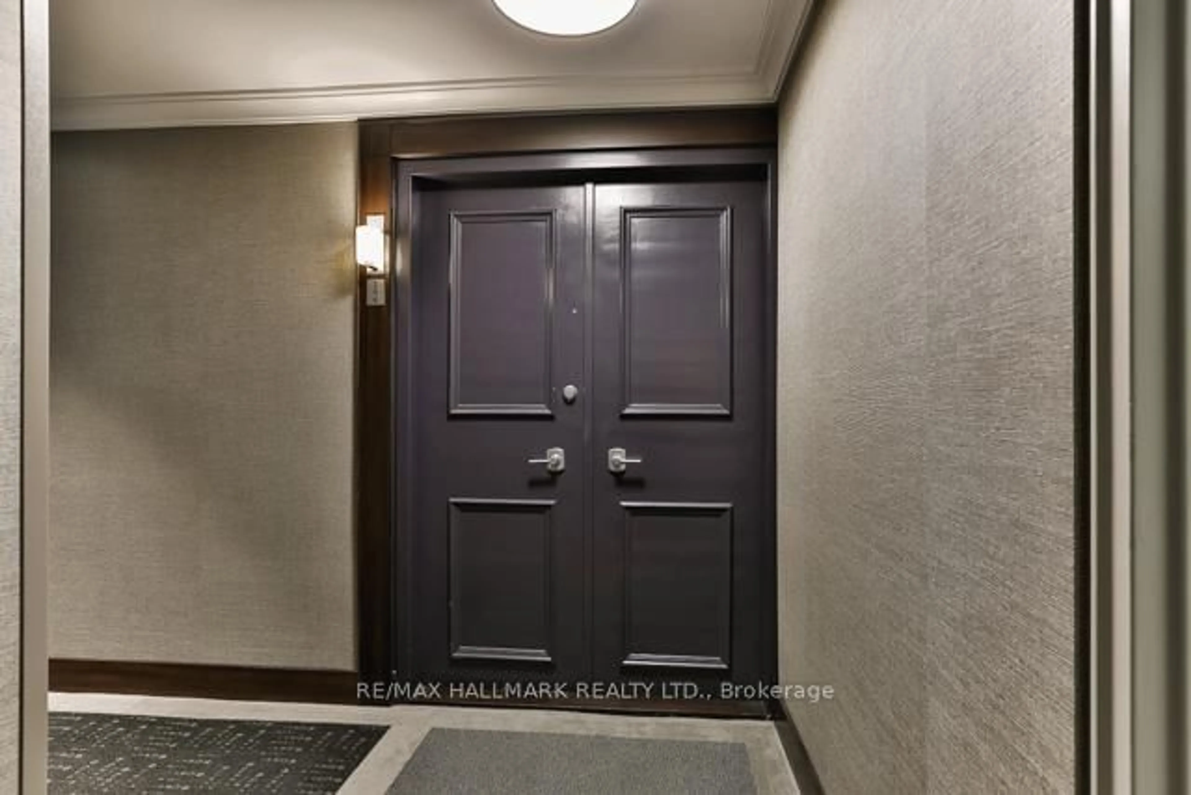 Indoor foyer for 1A Dale Ave #206, Toronto Ontario M4W 1K2