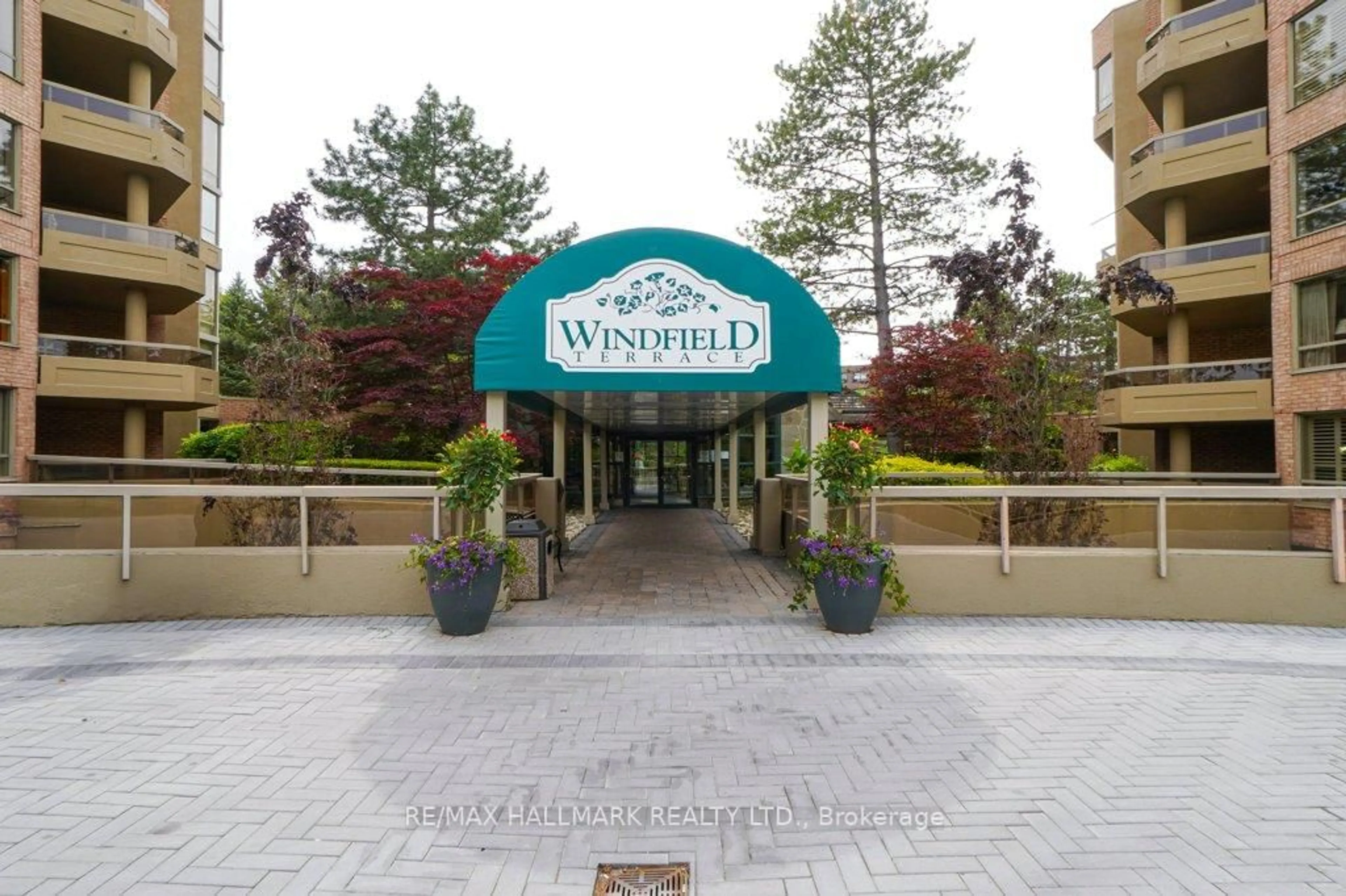 Indoor foyer for 1200 Don Mills Rd #604, Toronto Ontario M3B 3N8