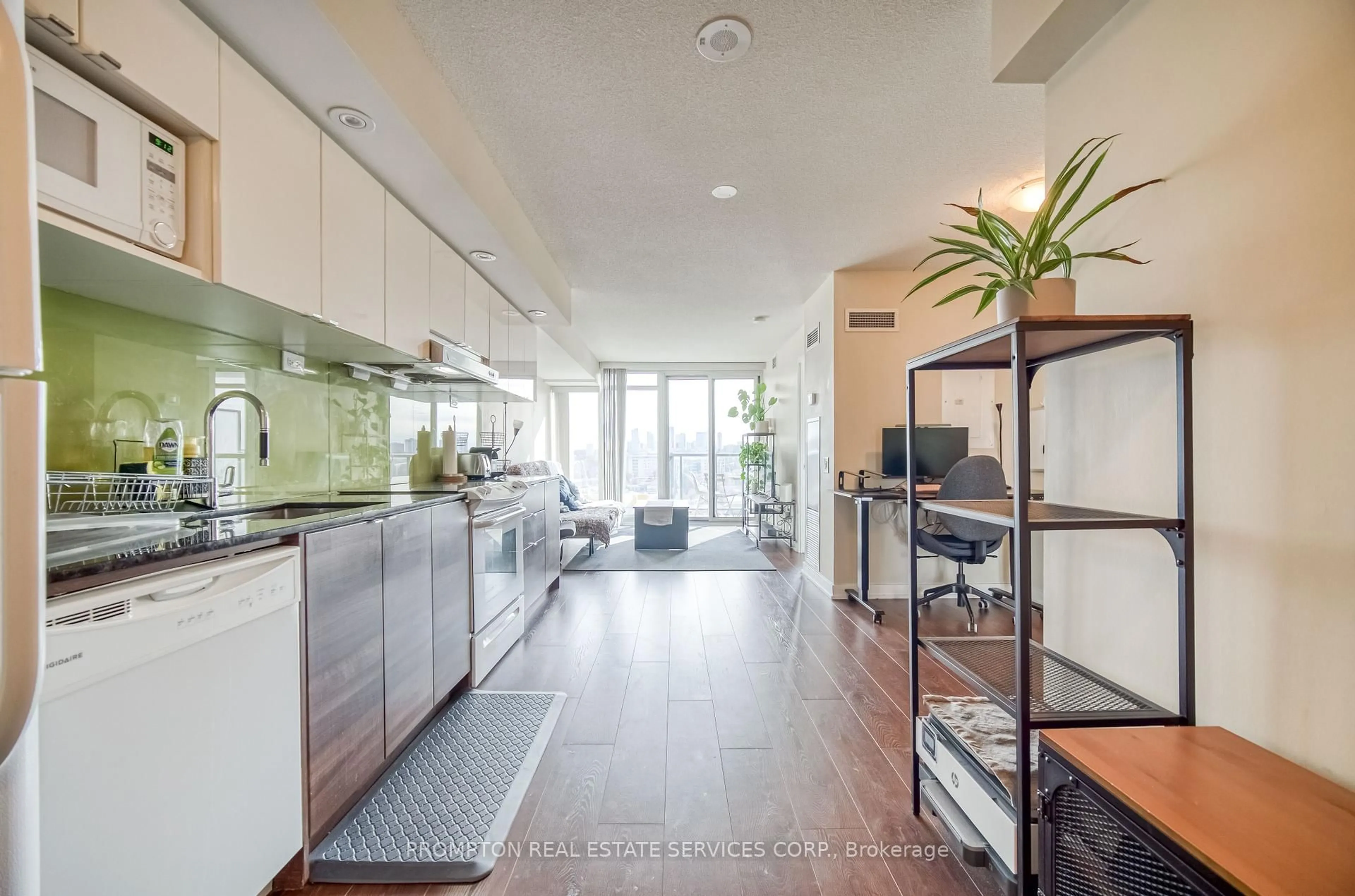 Open concept kitchen, ceramic/tile floor for 121 Mcmahon Dr #807, Toronto Ontario M2K 0C1