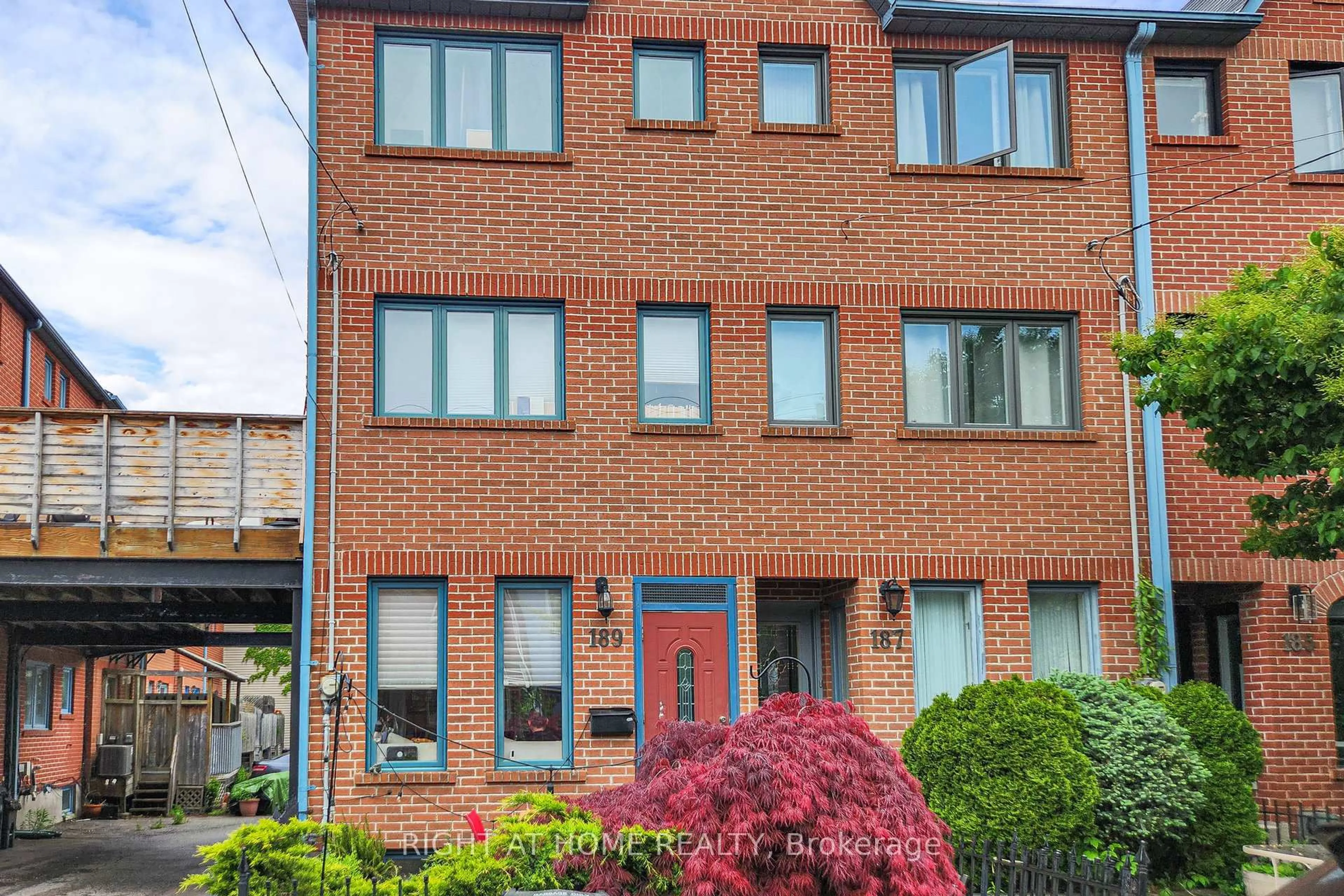 Home with brick exterior material, street for 189 Lippincott St, Toronto Ontario M5S 2P3