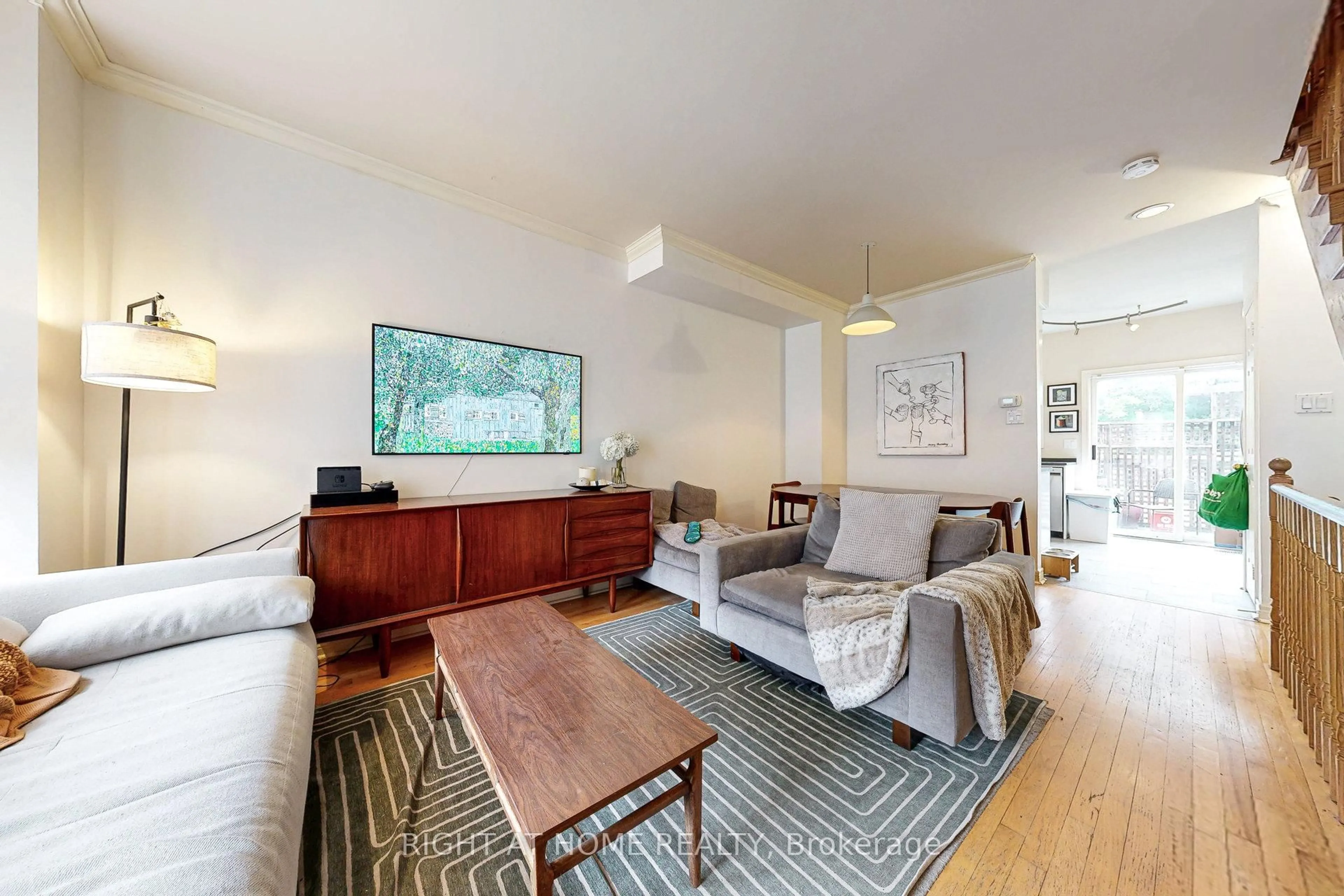 Living room with furniture, unknown for 189 Lippincott St, Toronto Ontario M5S 2P3