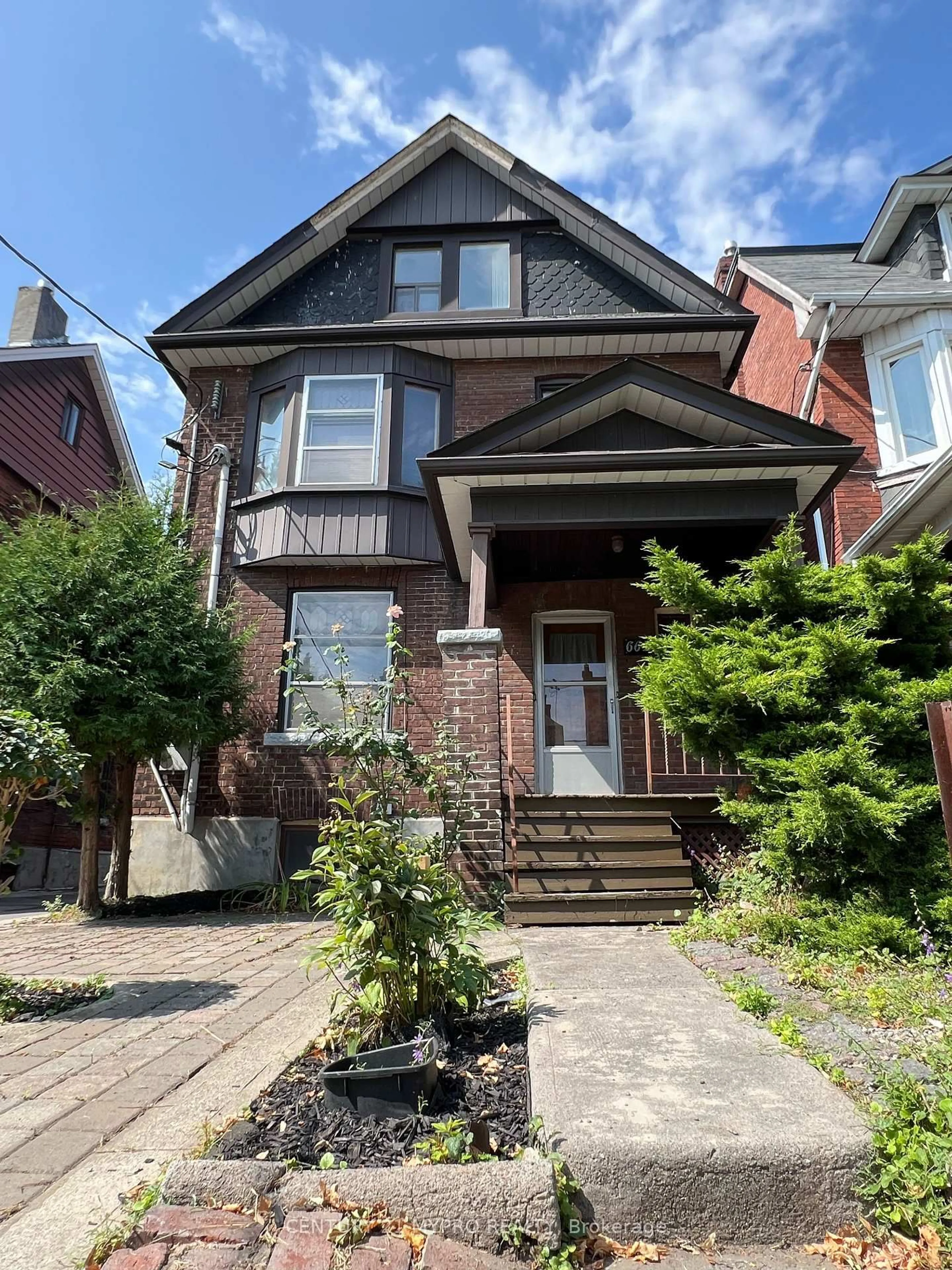Home with brick exterior material, street for 664 Shaw St, Toronto Ontario M6G 3L7