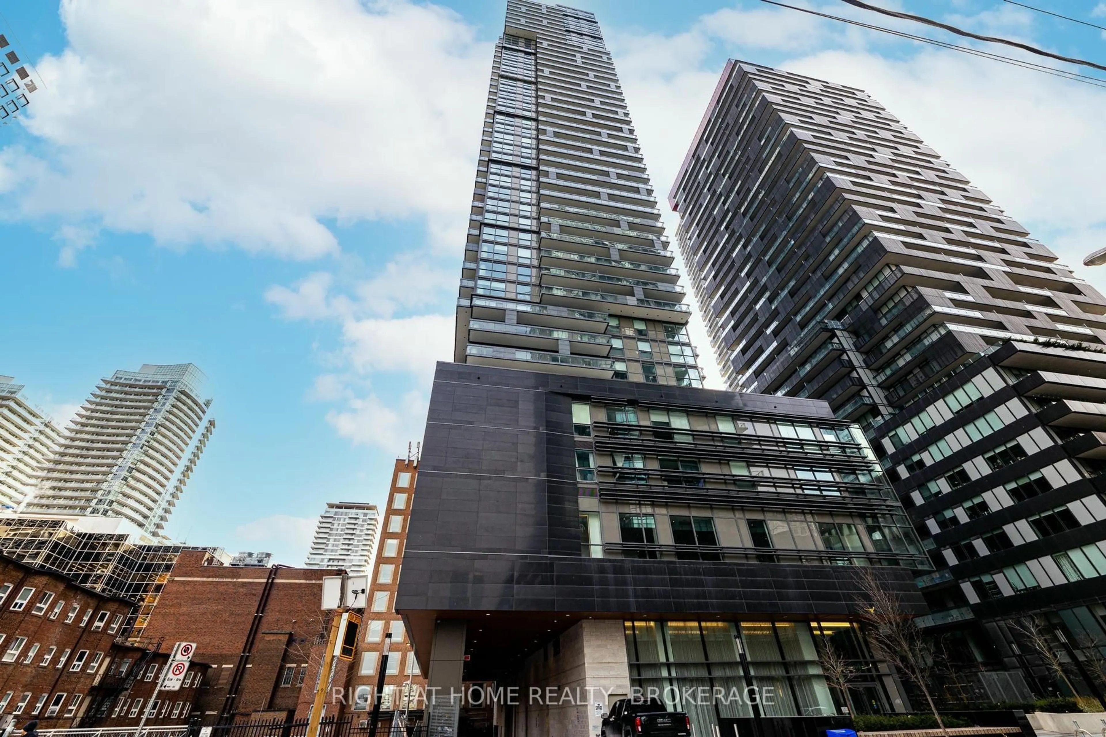 A pic from outside/outdoor area/front of a property/back of a property/a pic from drone, unknown for 39 Roehampton Ave #1301, Toronto Ontario M4P 0G1