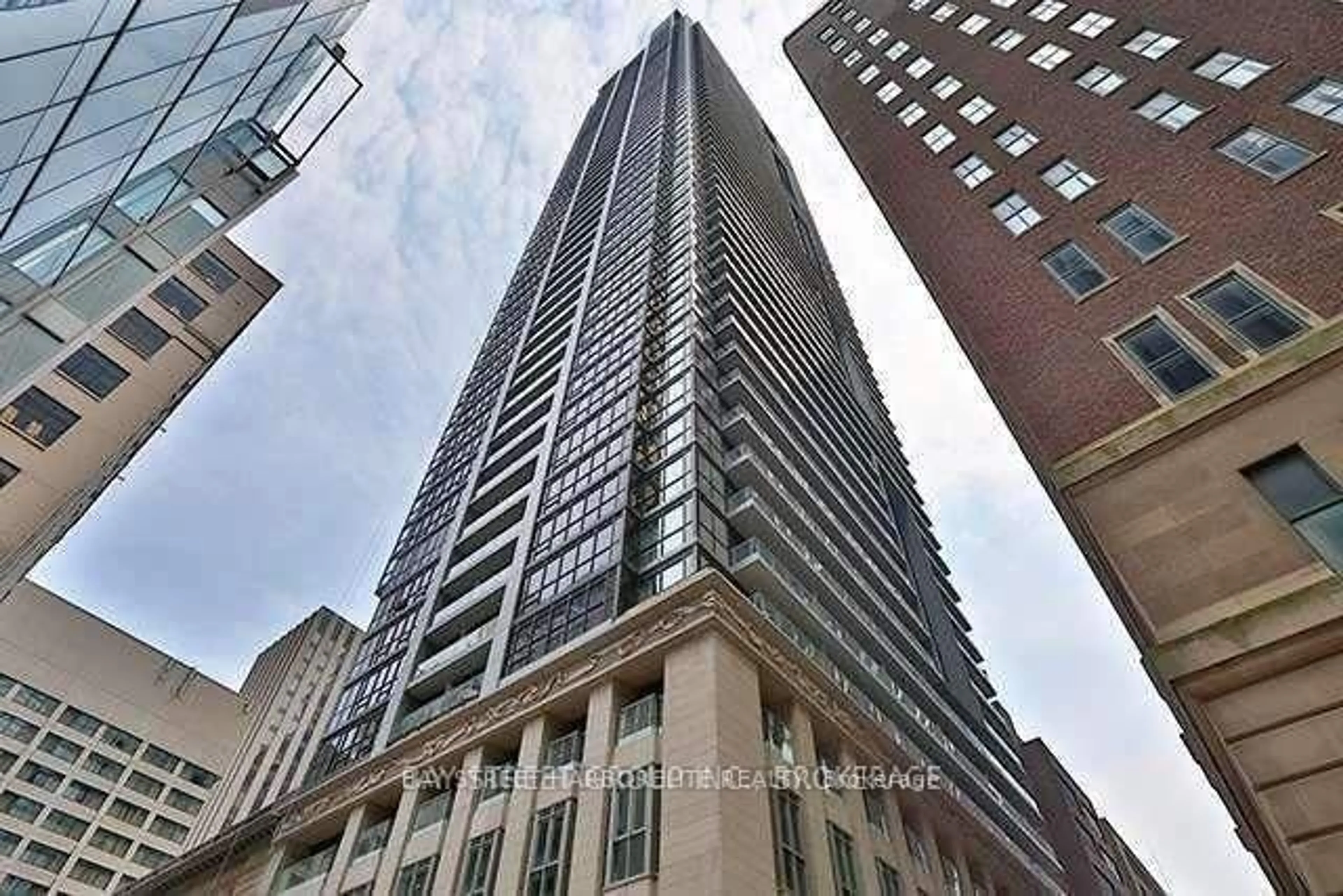 Indoor foyer for 70 Temperance St #4306, Toronto Ontario M5H 4E8