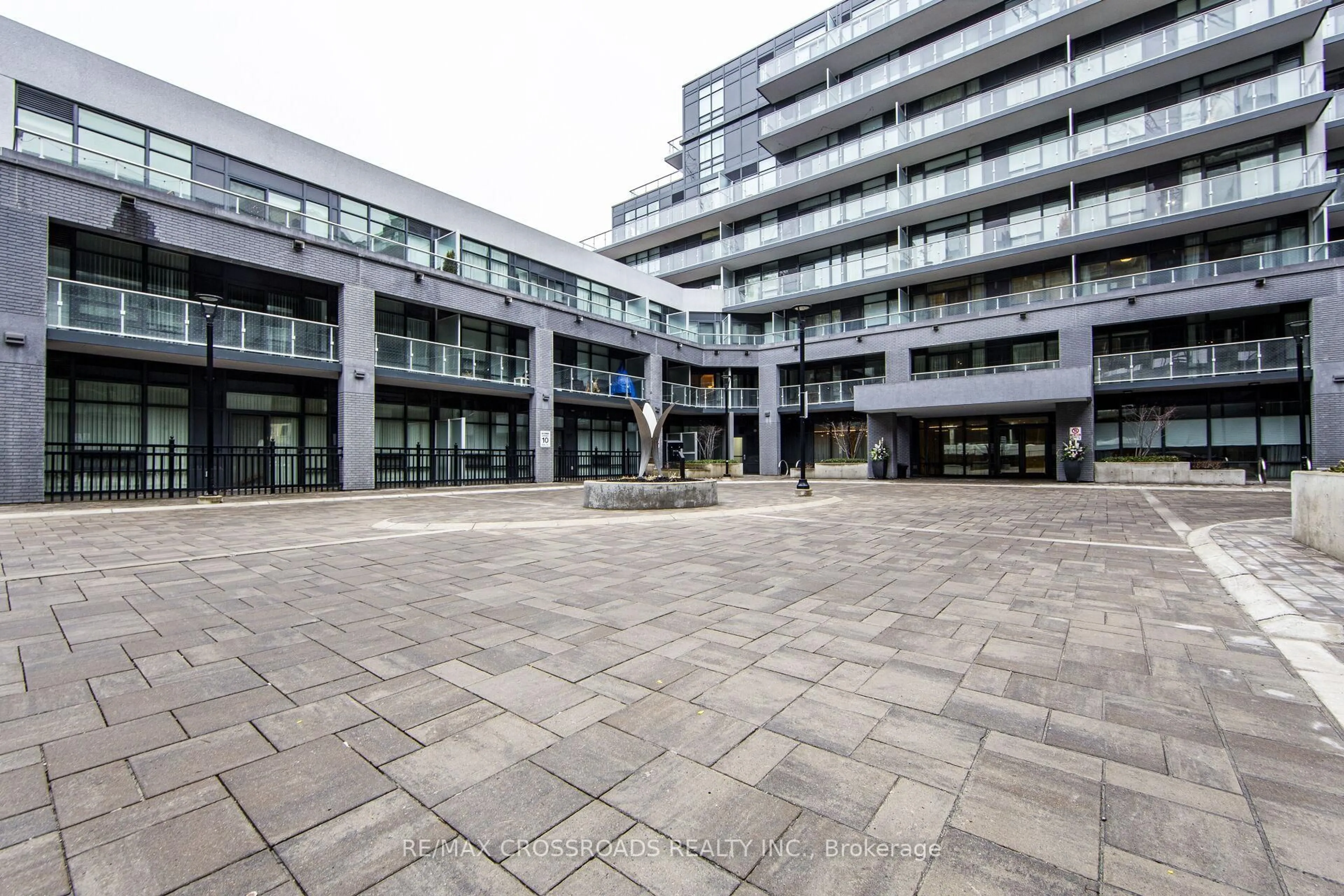 Patio, building for 621 Sheppard Ave #TPH10, Toronto Ontario M2K 0G4