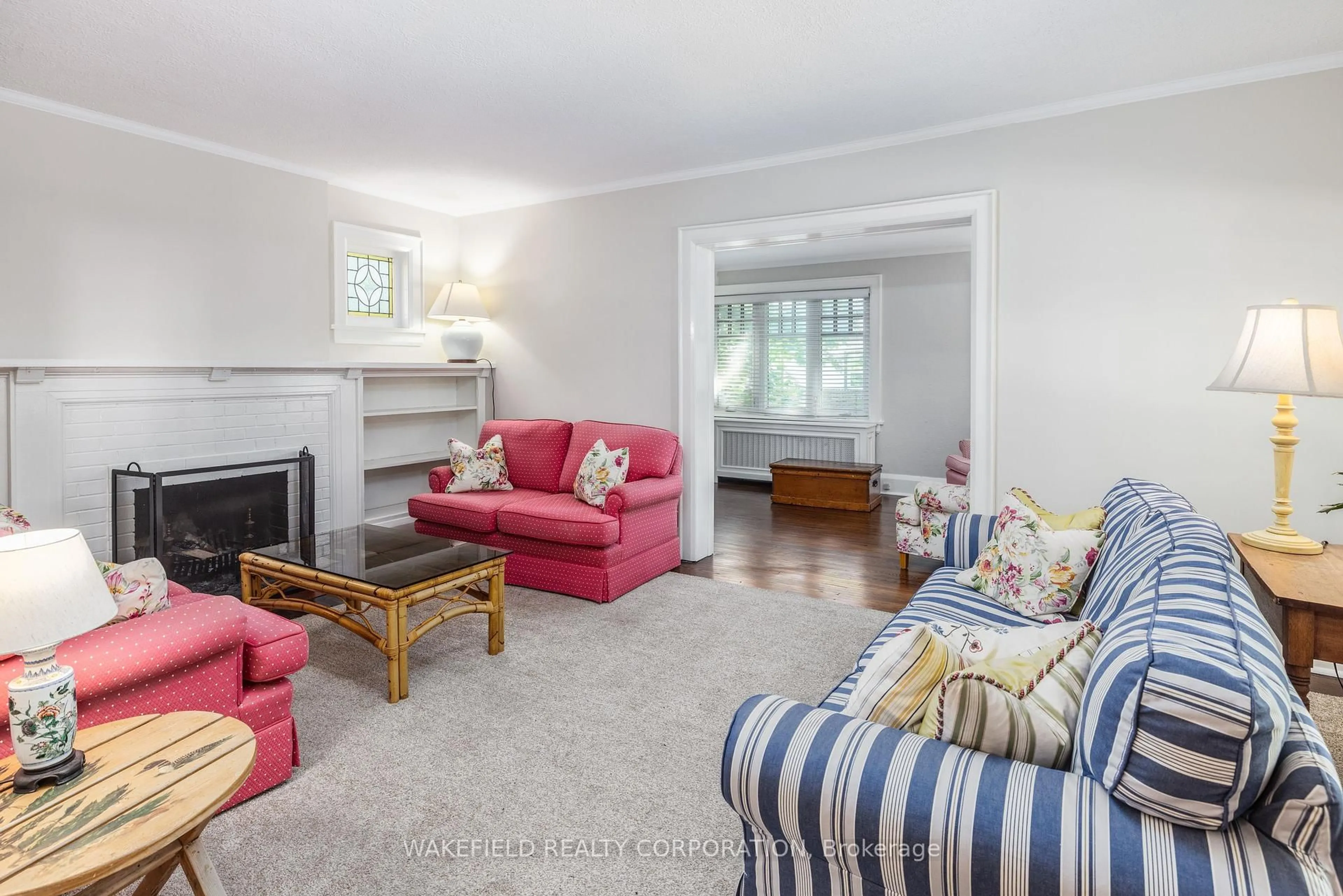Living room with furniture, unknown for 14 Willowbank Blvd, Toronto Ontario M4R 1B6