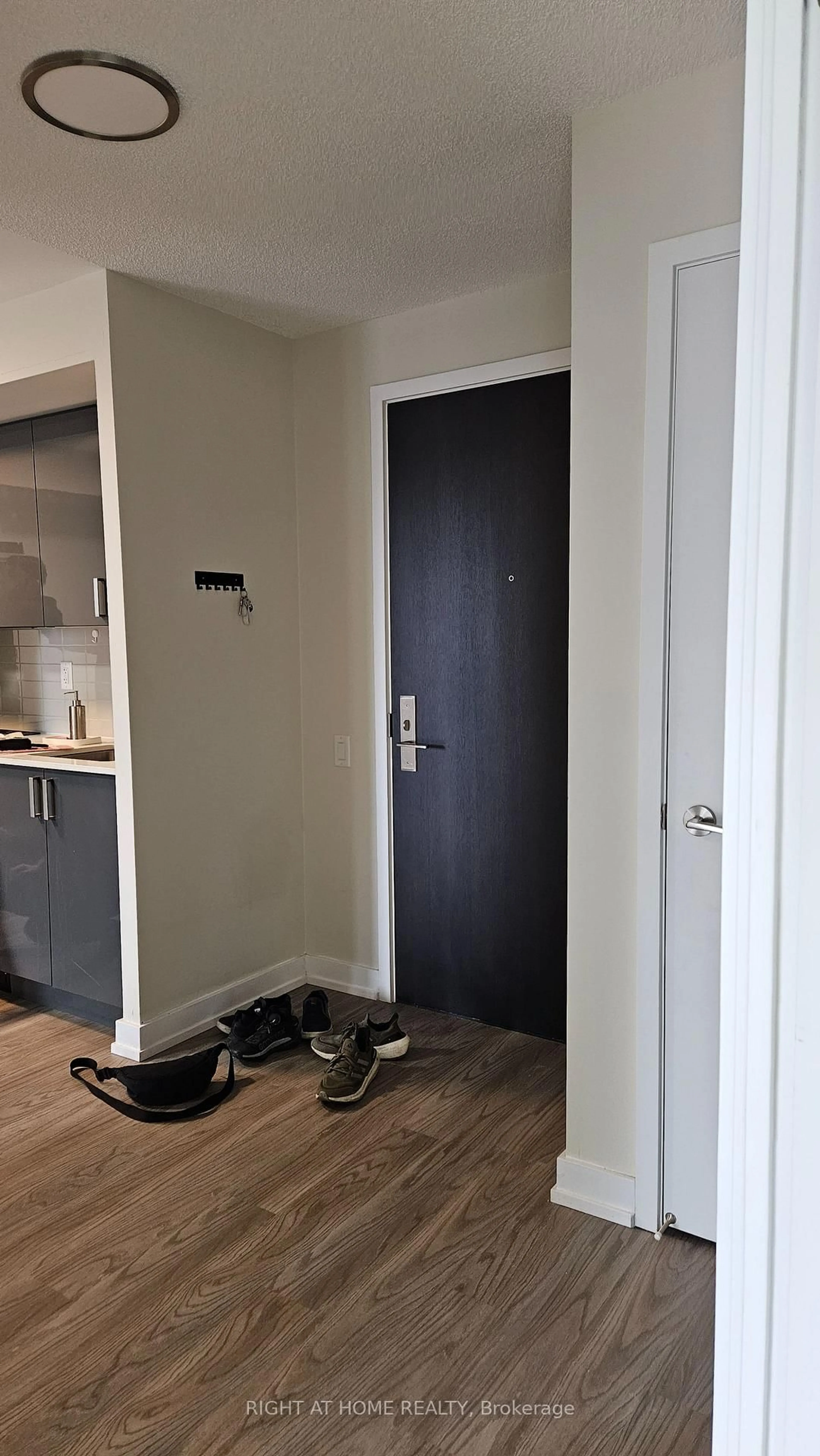 Indoor entryway for 38 Monte Kwinter Crt #507, Toronto Ontario M3H 0E2