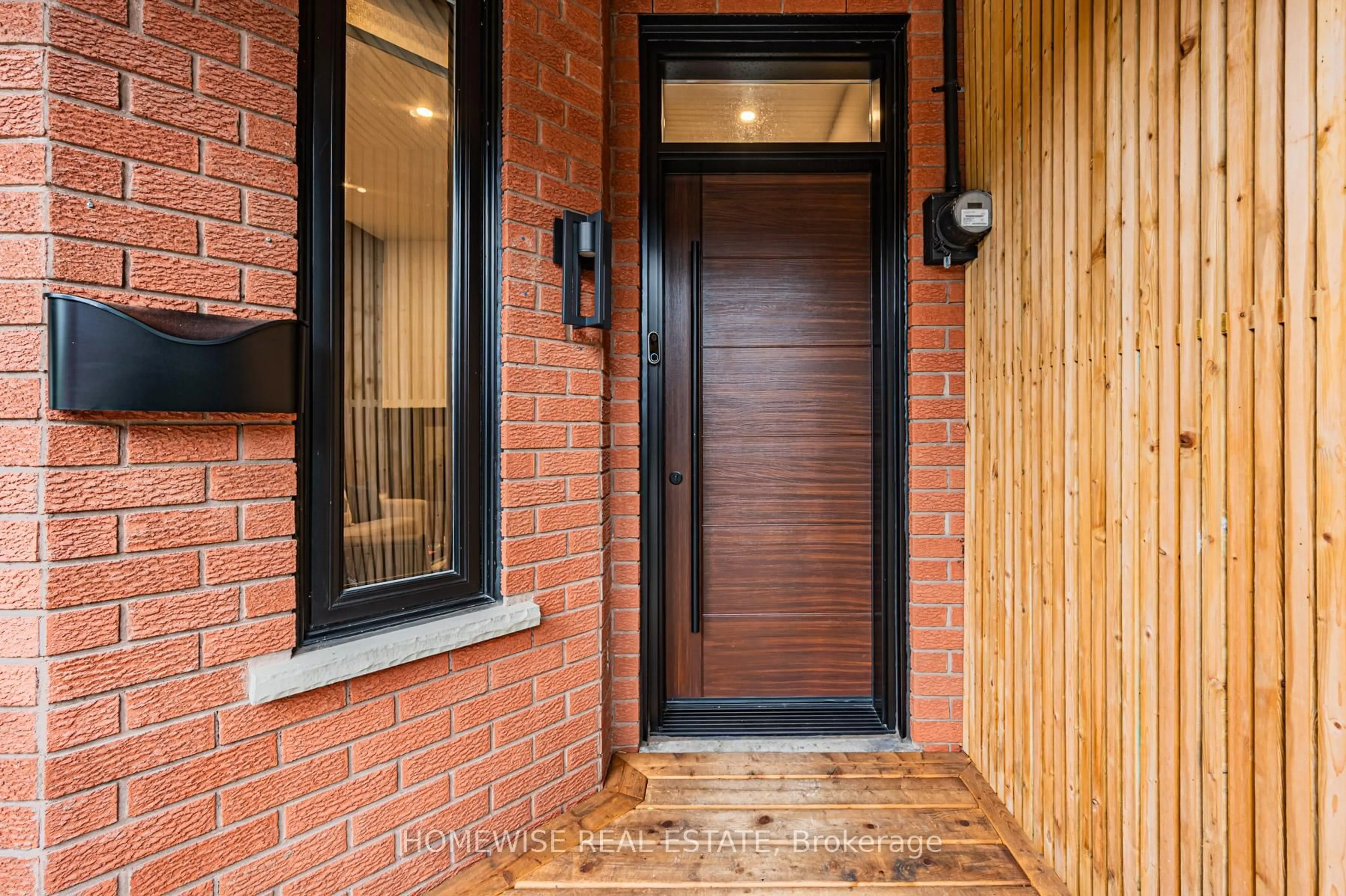 Indoor entryway for 93 Argyle St, Toronto Ontario M6J 1N8