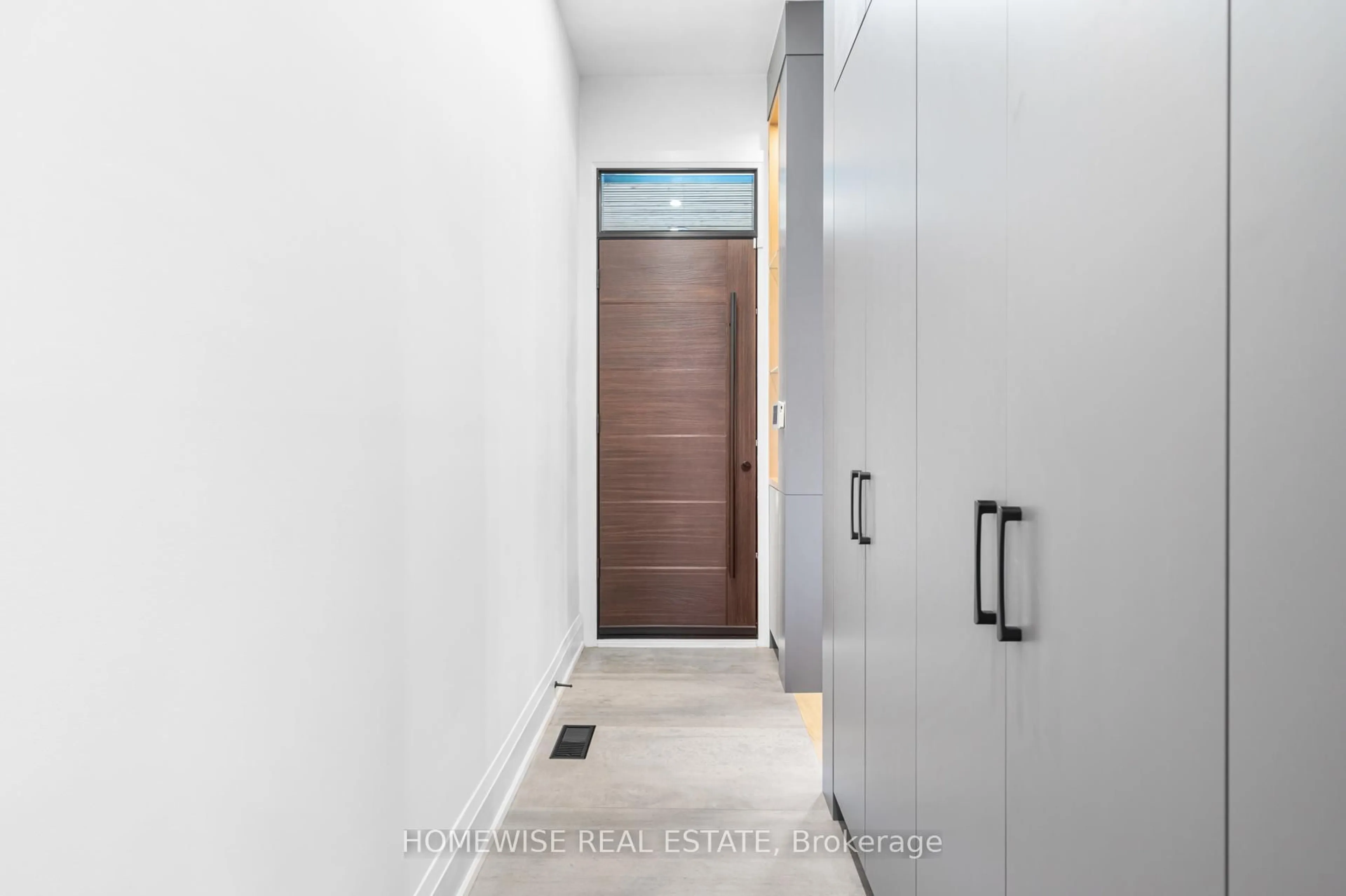 Indoor entryway for 93 Argyle St, Toronto Ontario M6J 1N8