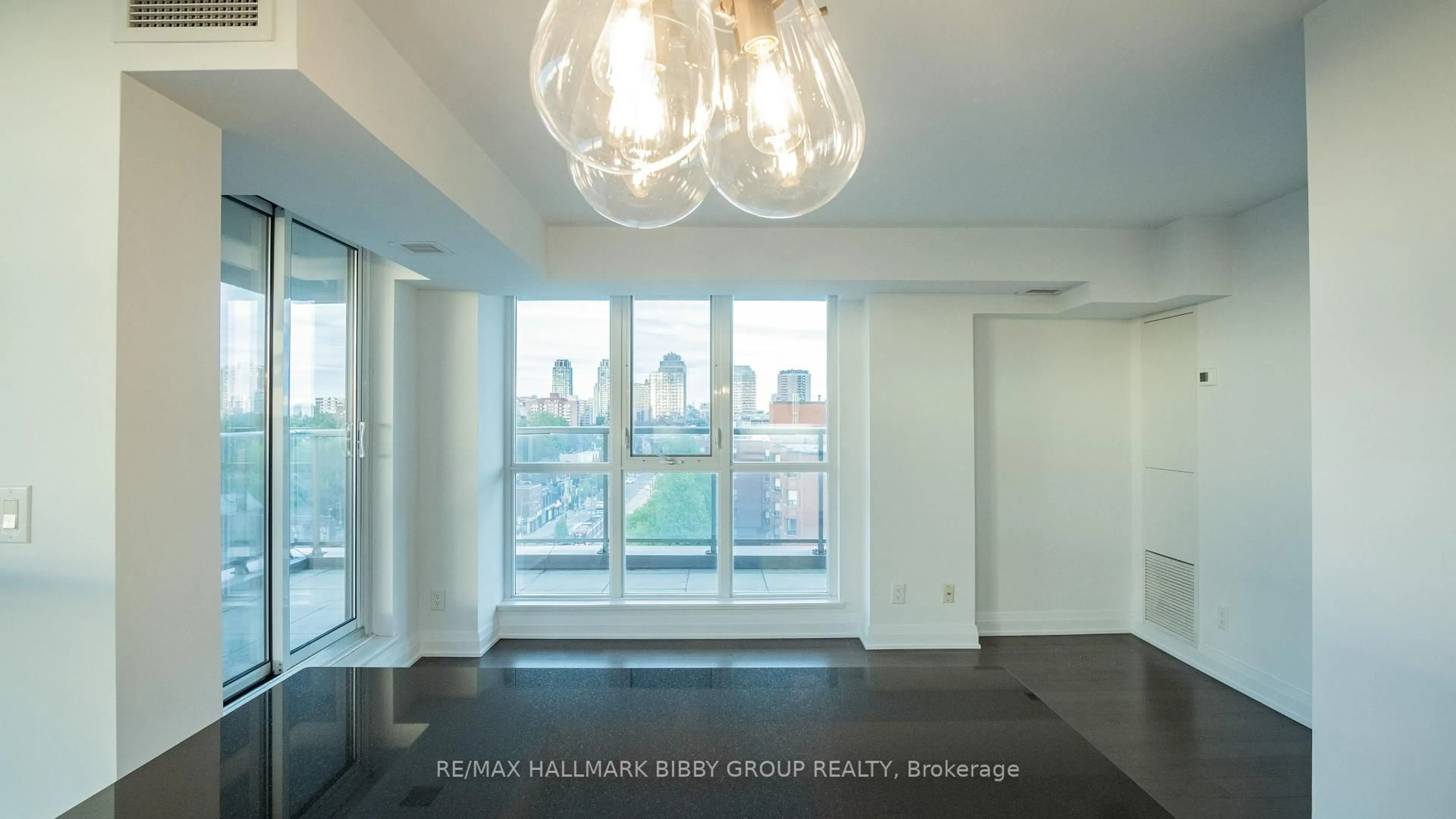 Indoor entryway for 270 Rushton Rd #803, Toronto Ontario M6G 0A5