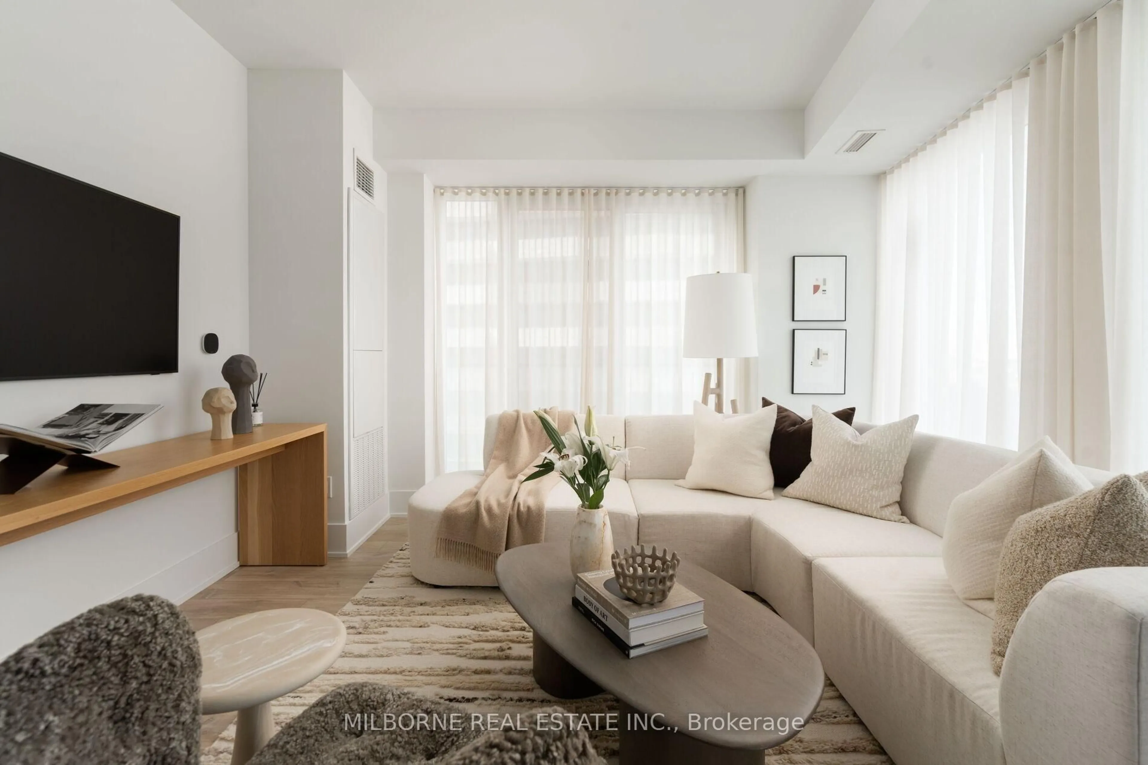 Living room with furniture, unknown for 470 Front St W N/A #1405, Toronto Ontario M5V 0V6