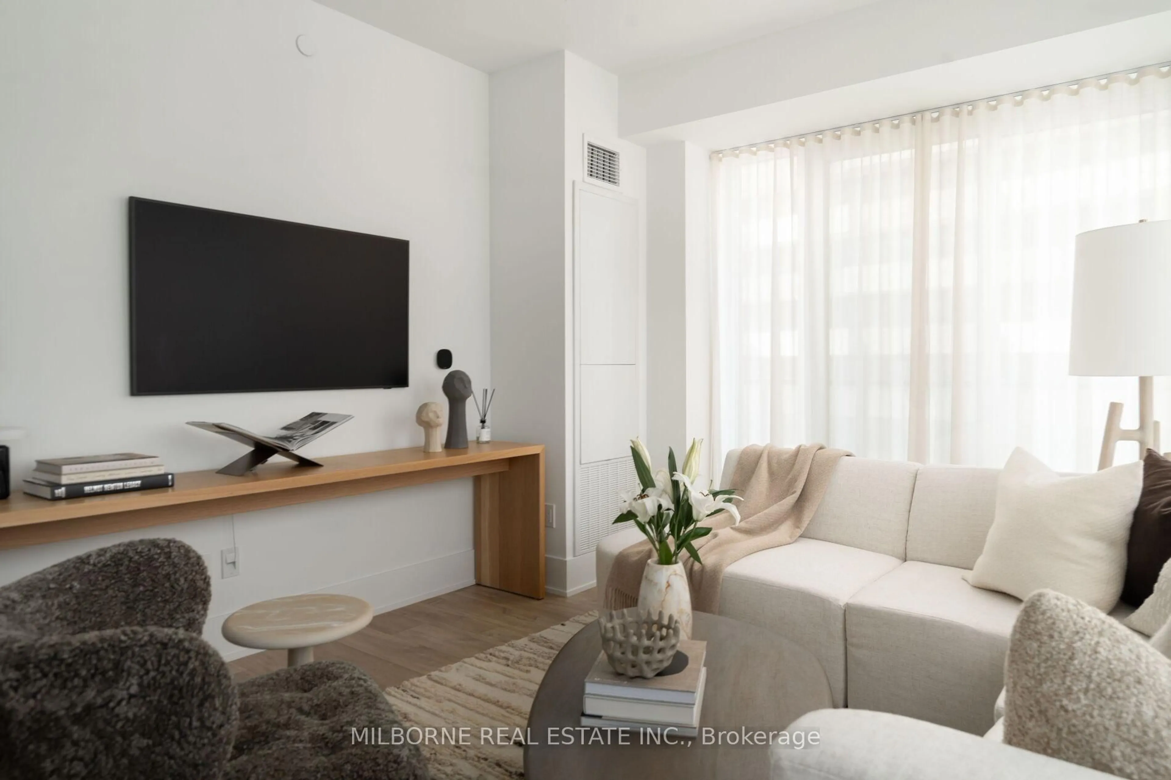 Living room with furniture, unknown for 470 Front St W N/A #1405, Toronto Ontario M5V 0V6