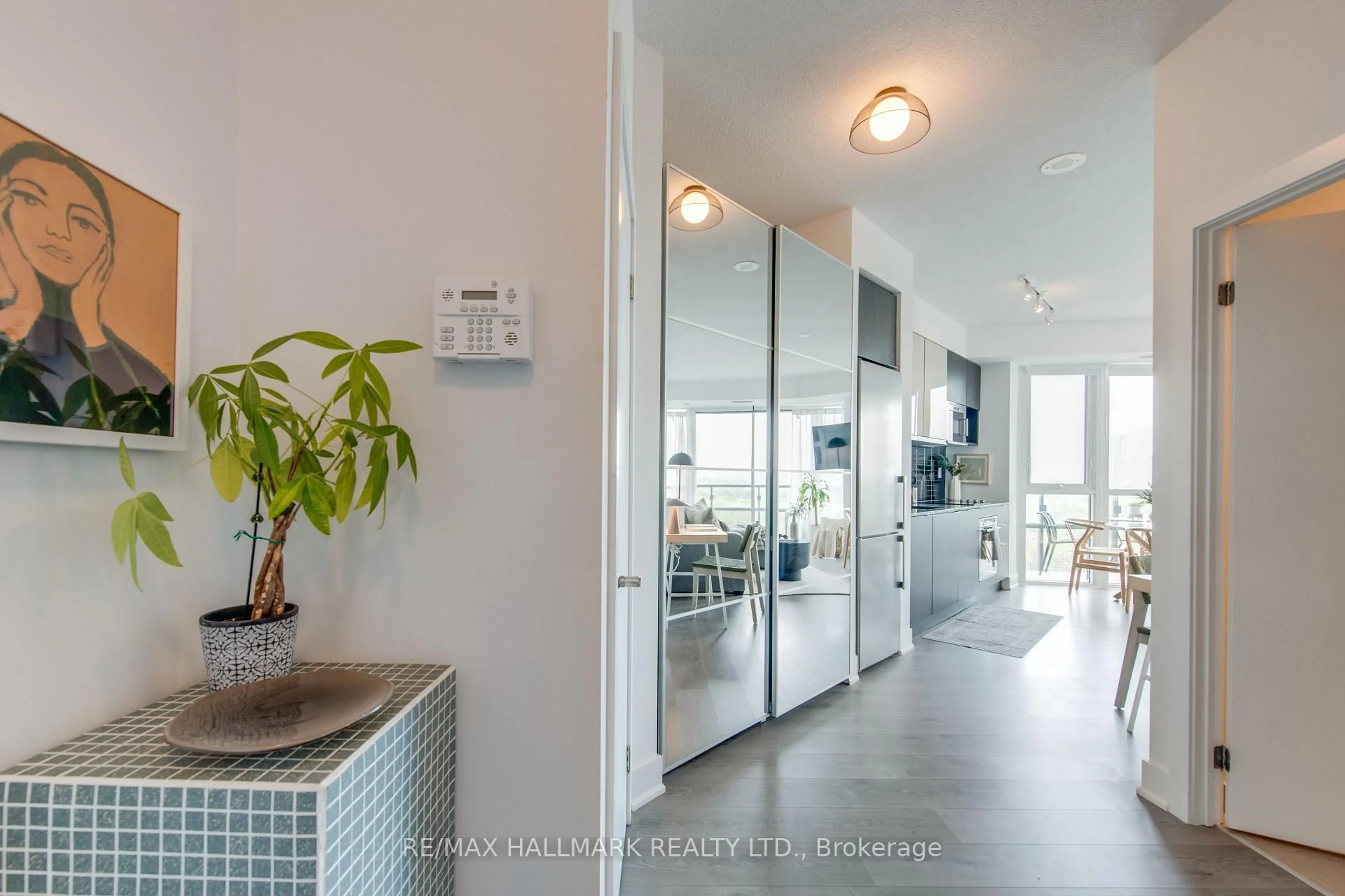 Indoor entryway for 99 The Donway W Way #923, Toronto Ontario M3C 0N8