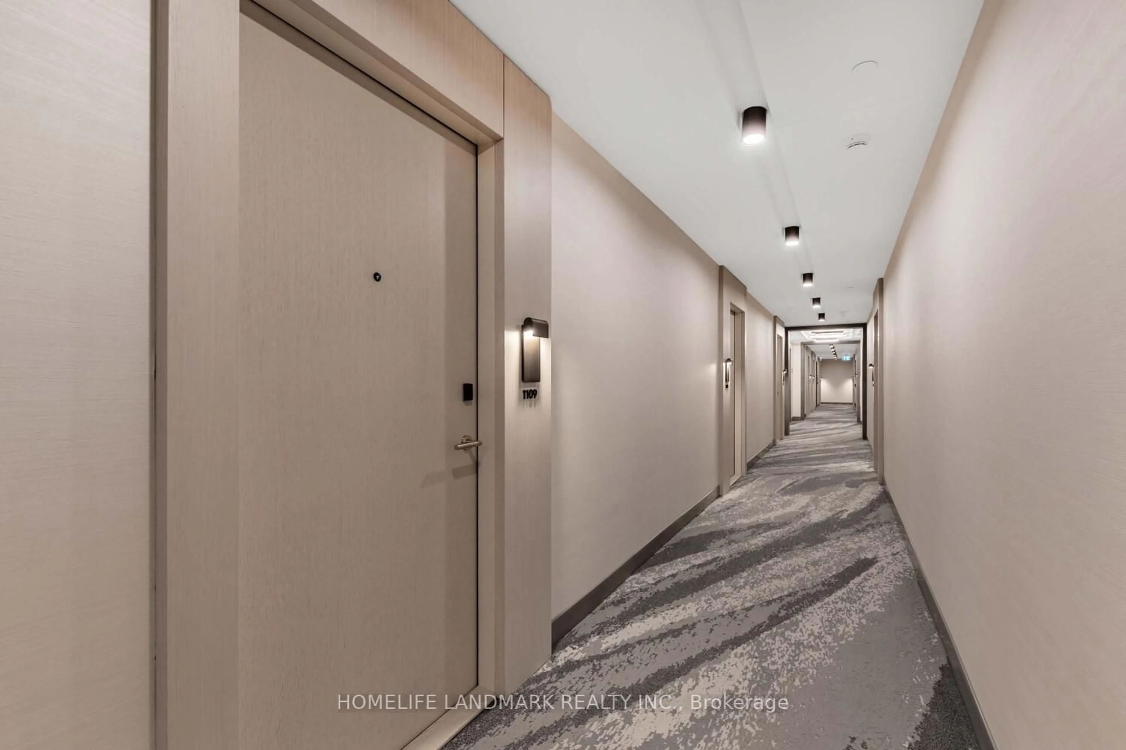 Indoor foyer for 480 Front St #1109, Toronto Ontario M5V 0V5