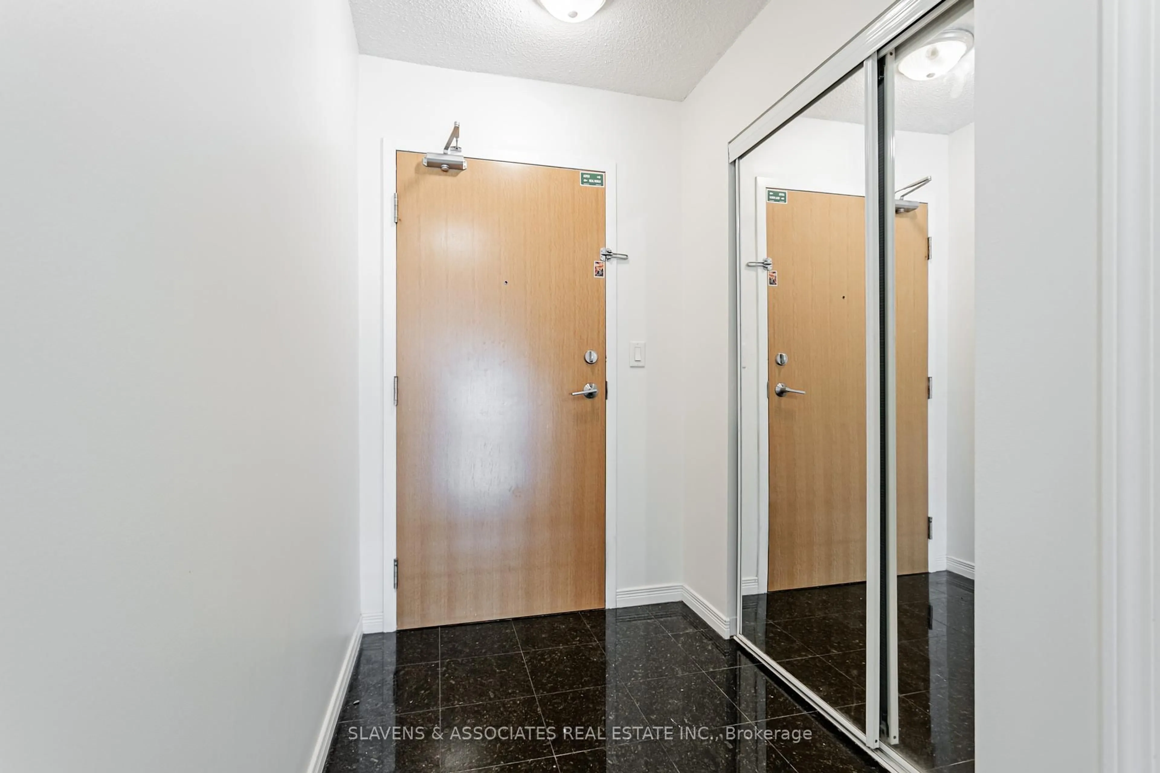 Unknown for 736 Spadina Ave #607, Toronto Ontario M5S 2J6