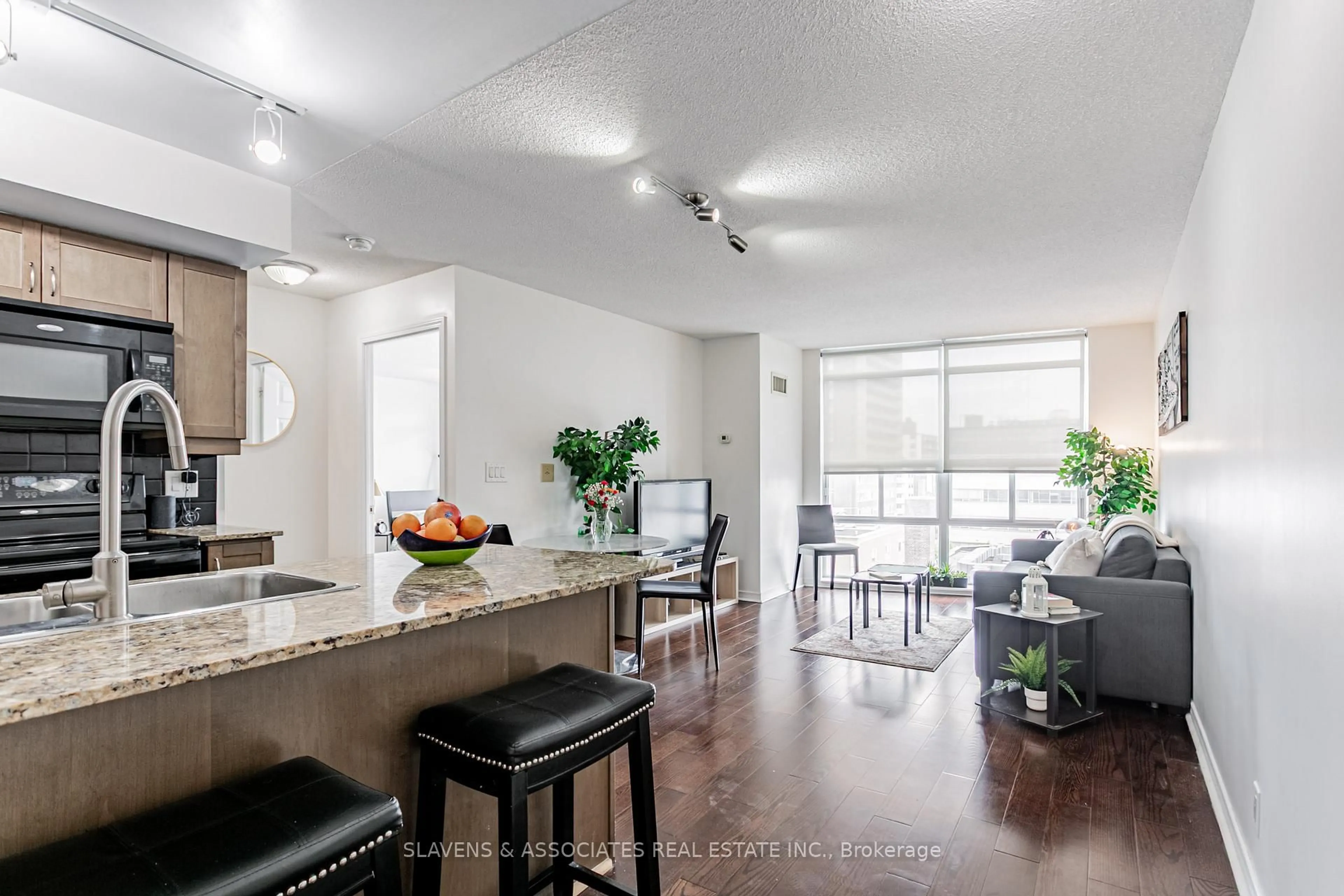 Open concept kitchen, unknown for 736 Spadina Ave #607, Toronto Ontario M5S 2J6