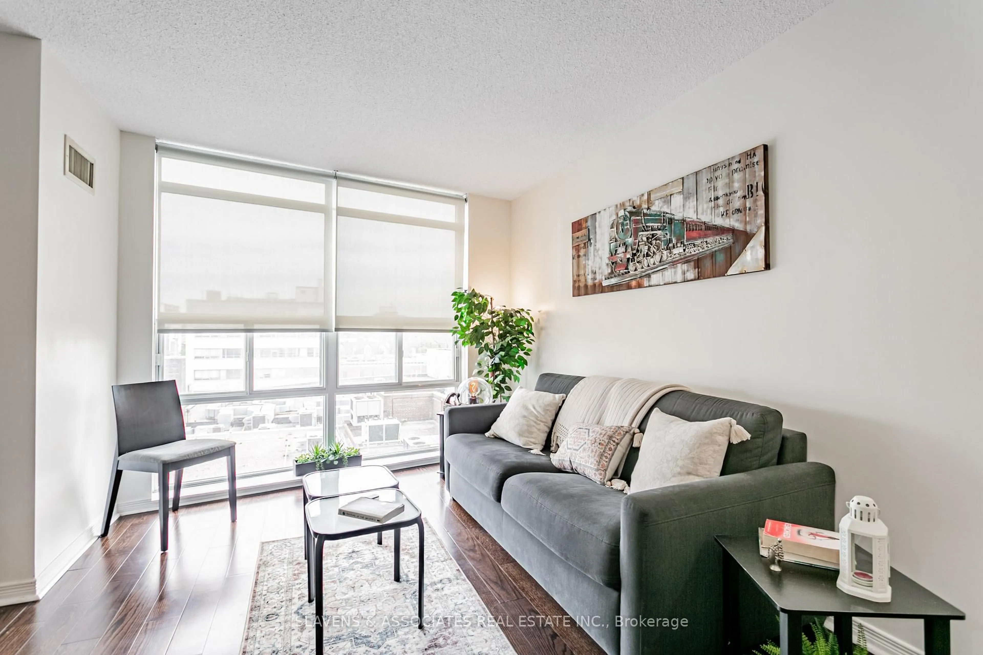 Living room with furniture, unknown for 736 Spadina Ave #607, Toronto Ontario M5S 2J6