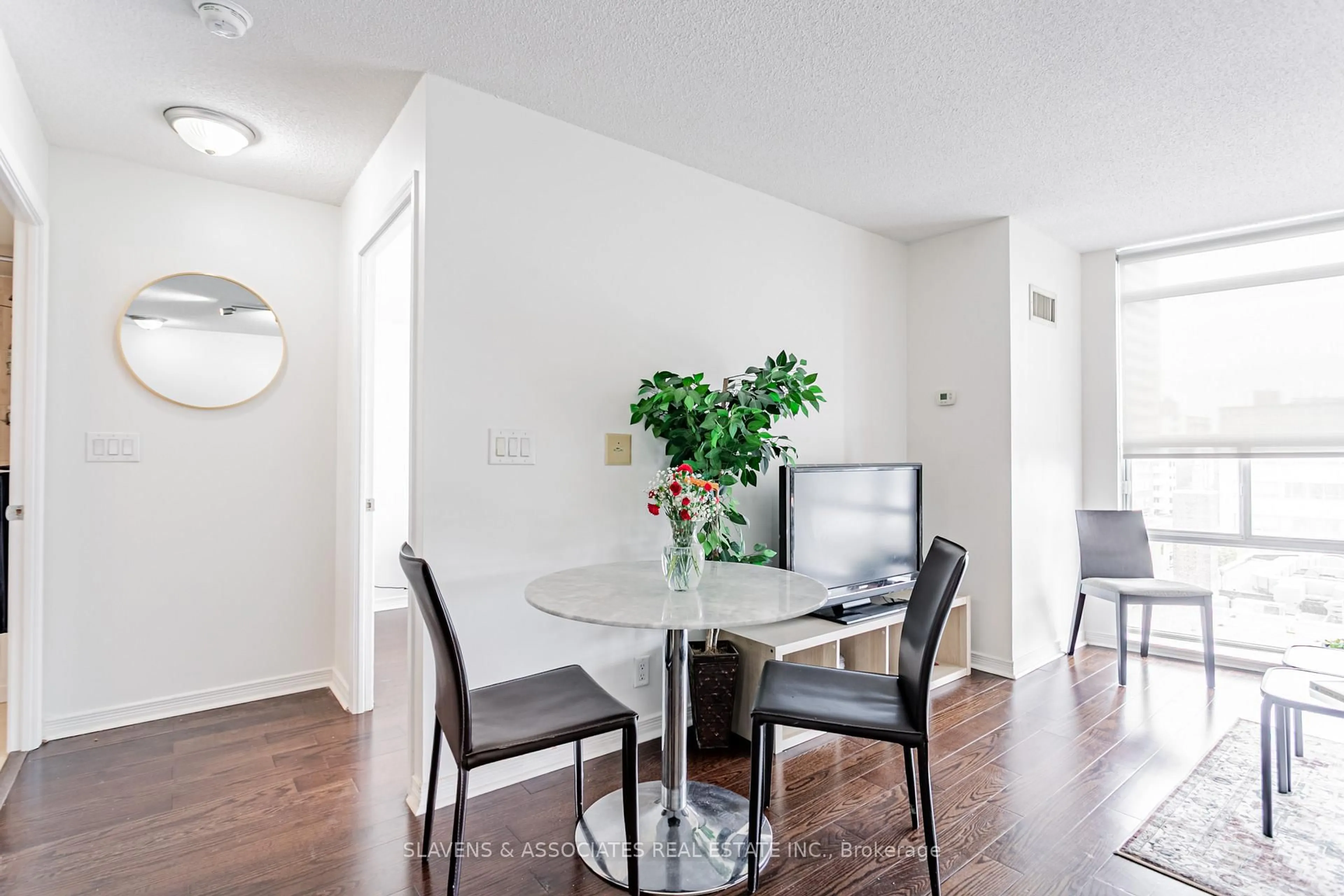 Dining room, unknown for 736 Spadina Ave #607, Toronto Ontario M5S 2J6