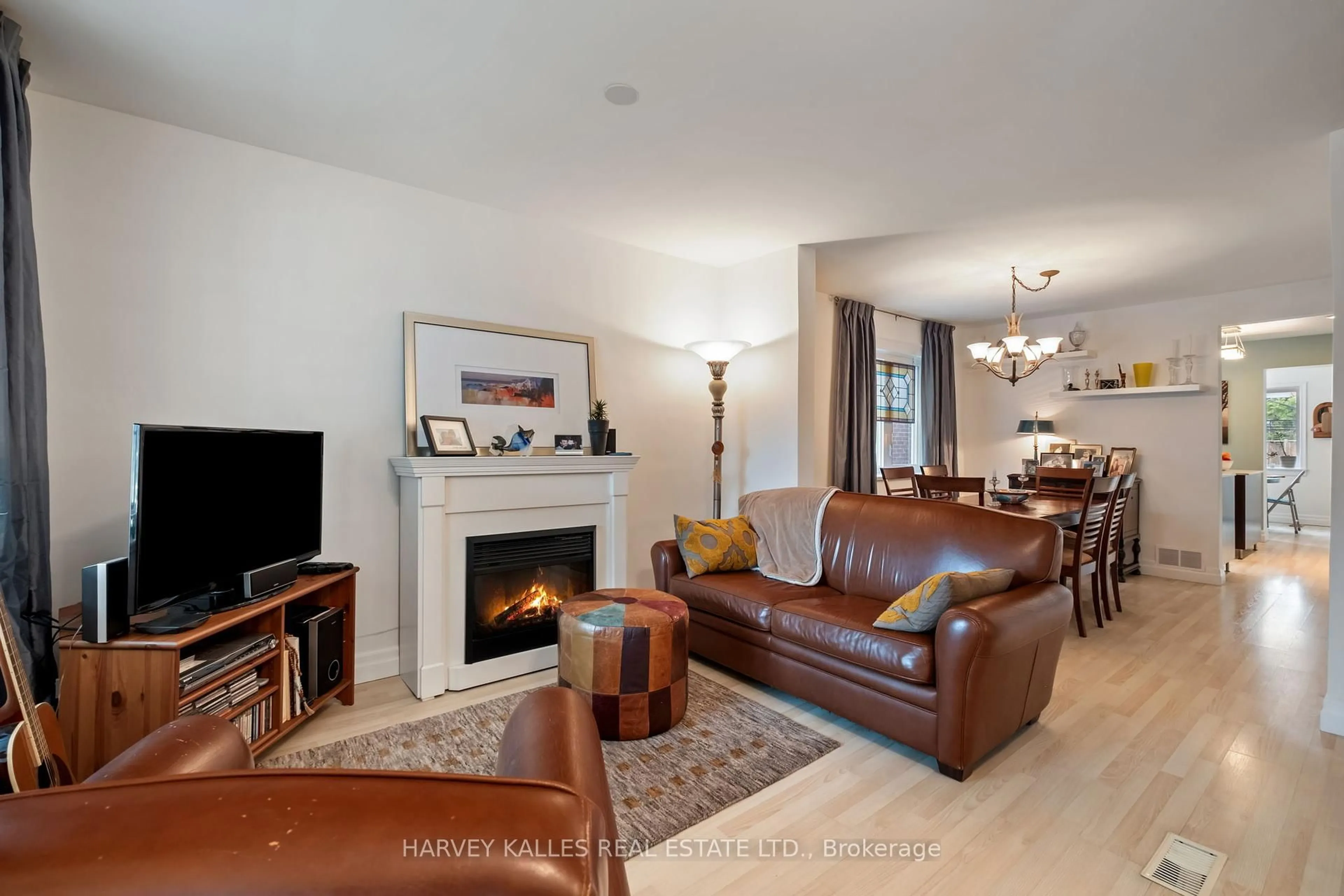 Living room with furniture, unknown for 291 Arlington Ave, Toronto Ontario M6C 2Z8