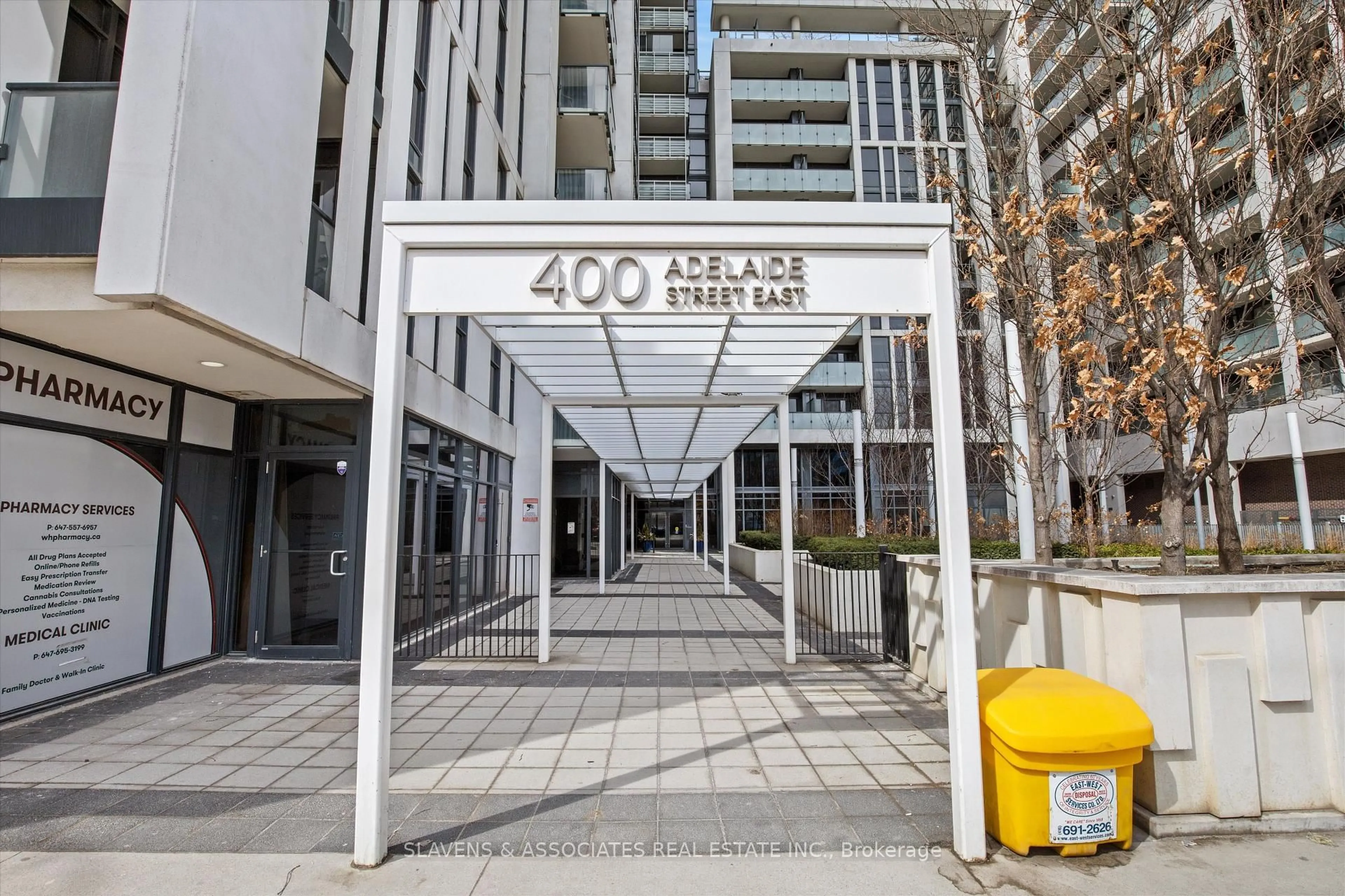 Indoor foyer for 400 Adelaide St #PH1, Toronto Ontario M5A 4S3