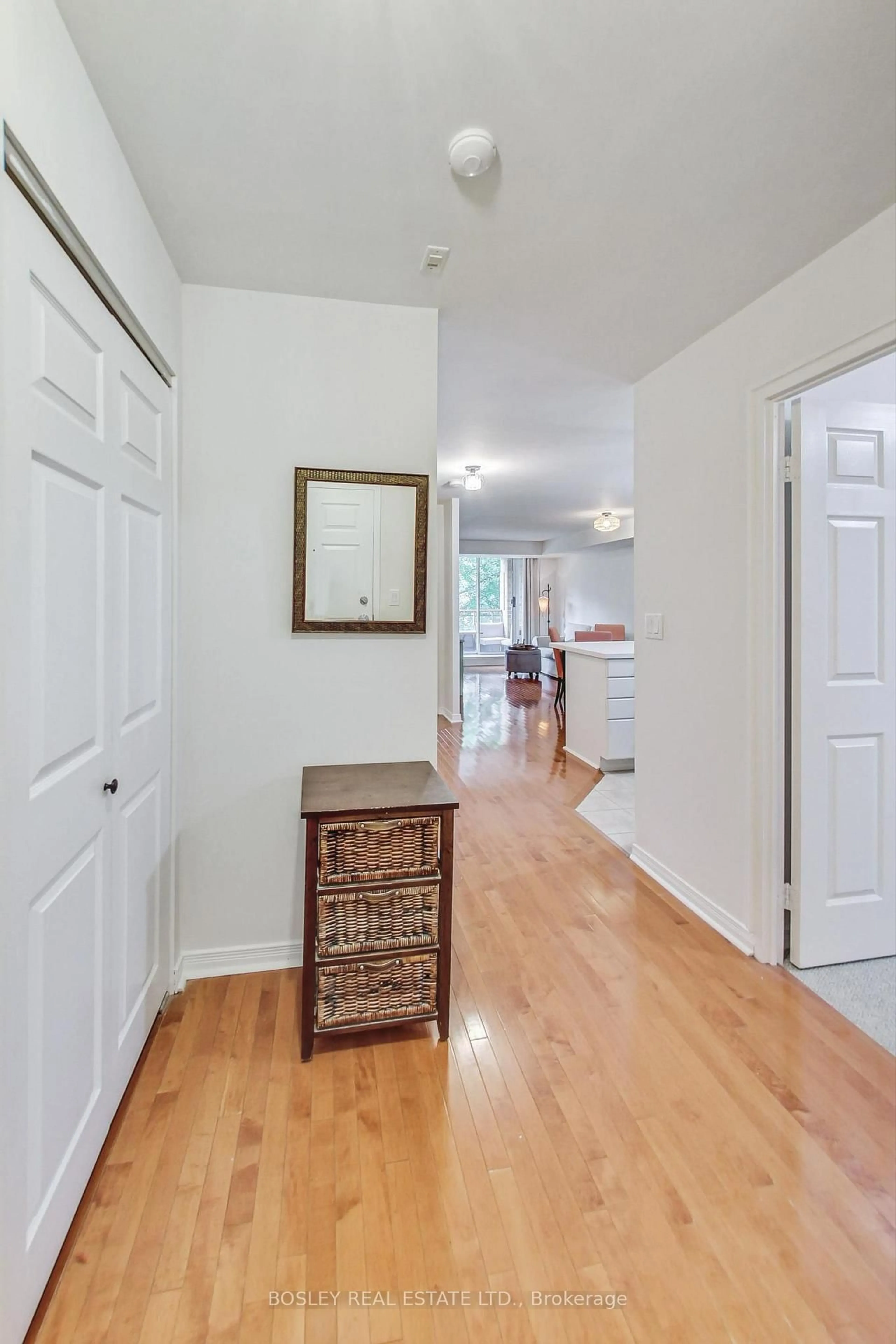Indoor entryway for 245 Davisville Ave #207, Toronto Ontario M4S 3H4