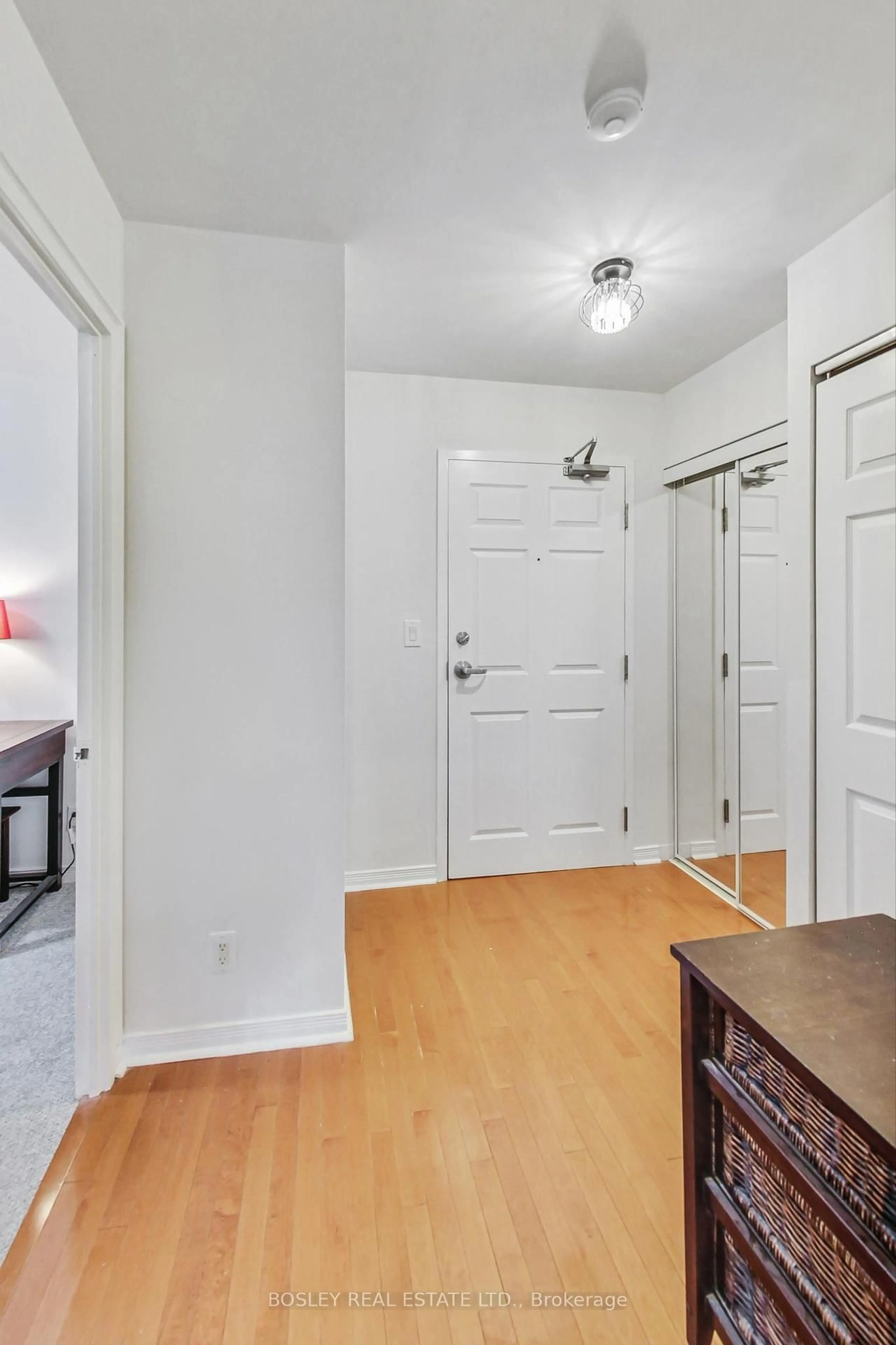 Indoor entryway for 245 Davisville Ave #207, Toronto Ontario M4S 3H4