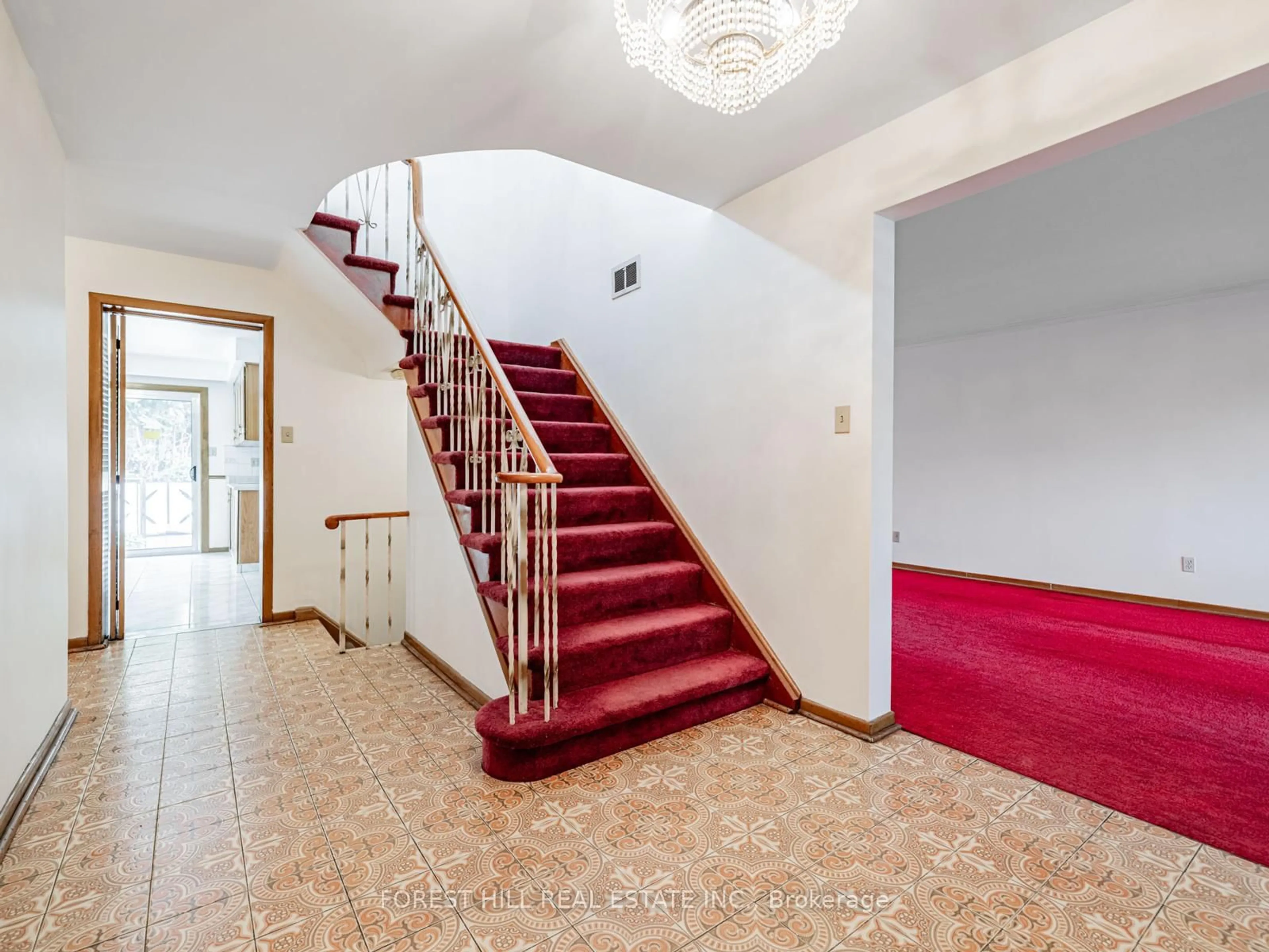 Indoor foyer for 522 Cummer Ave, Toronto Ontario M2K 2L9