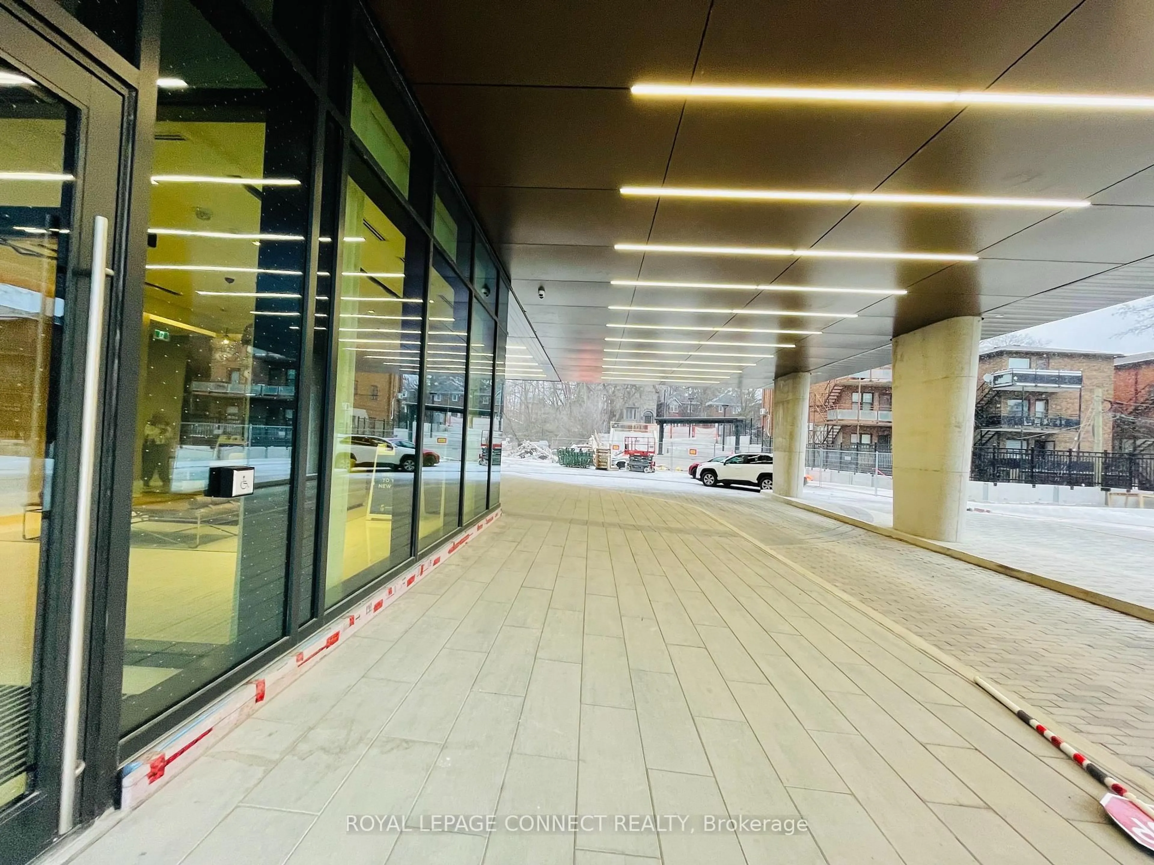 Indoor foyer for 250 Lawrence Ave #504, Toronto Ontario M5M 1B1