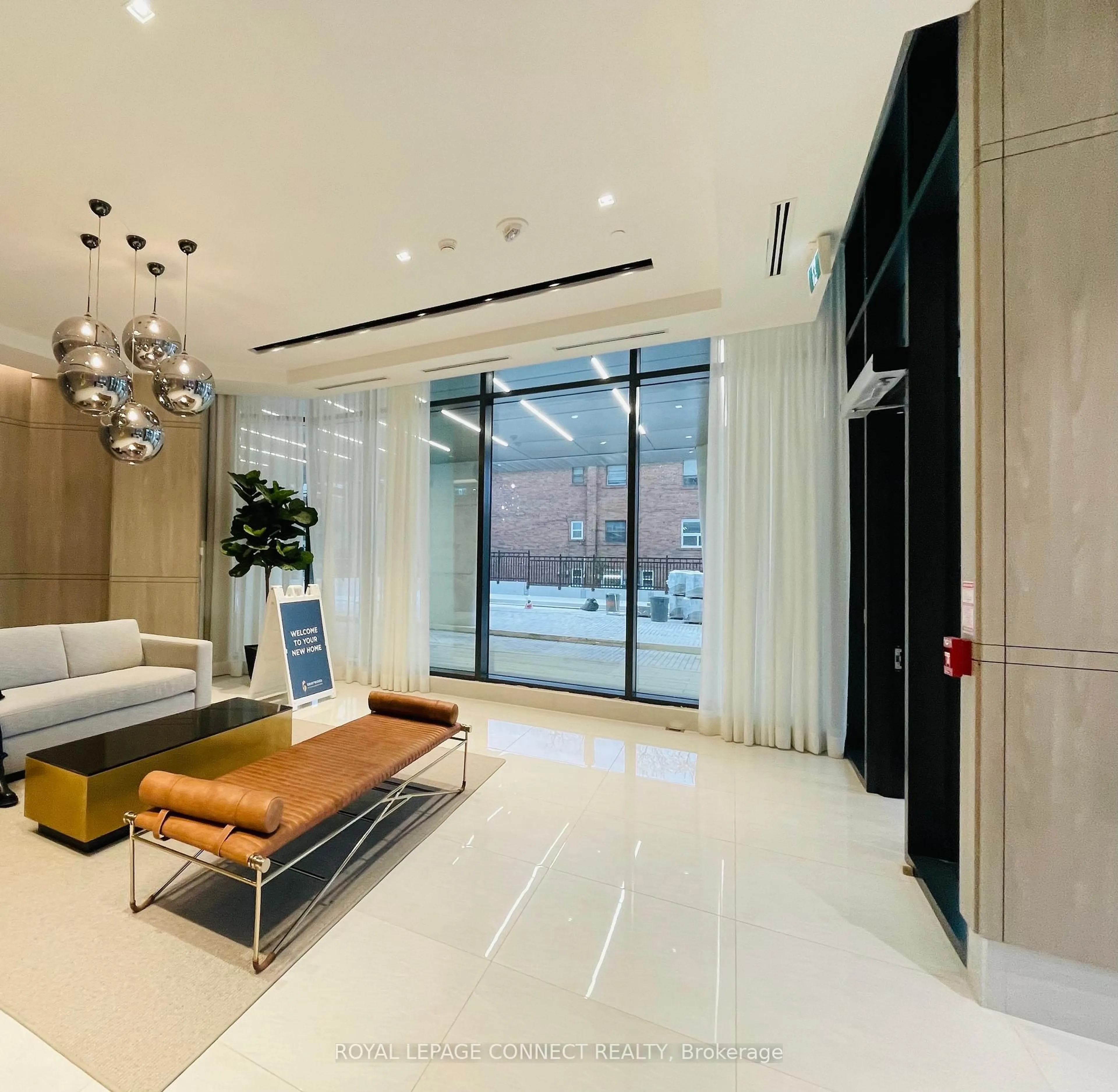 Indoor foyer for 250 Lawrence Ave #504, Toronto Ontario M5M 1B1