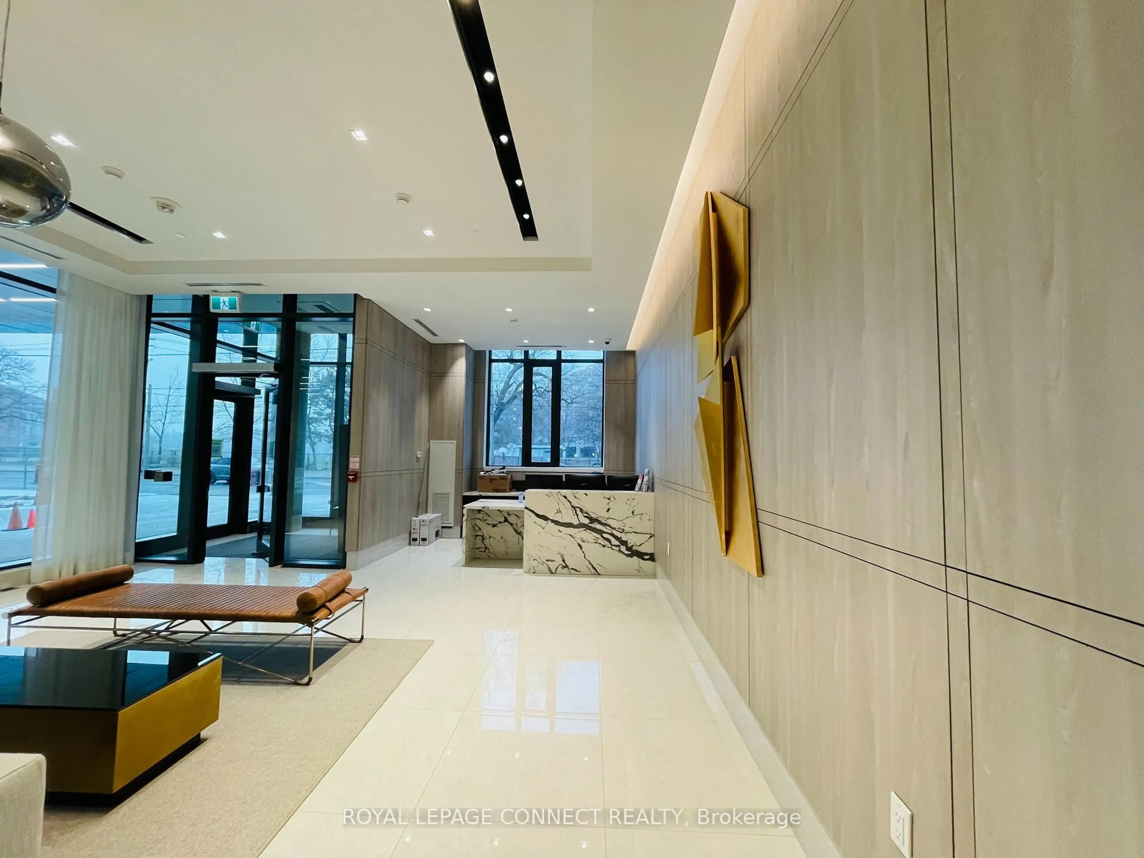 Indoor foyer for 250 Lawrence Ave #504, Toronto Ontario M5M 1B1