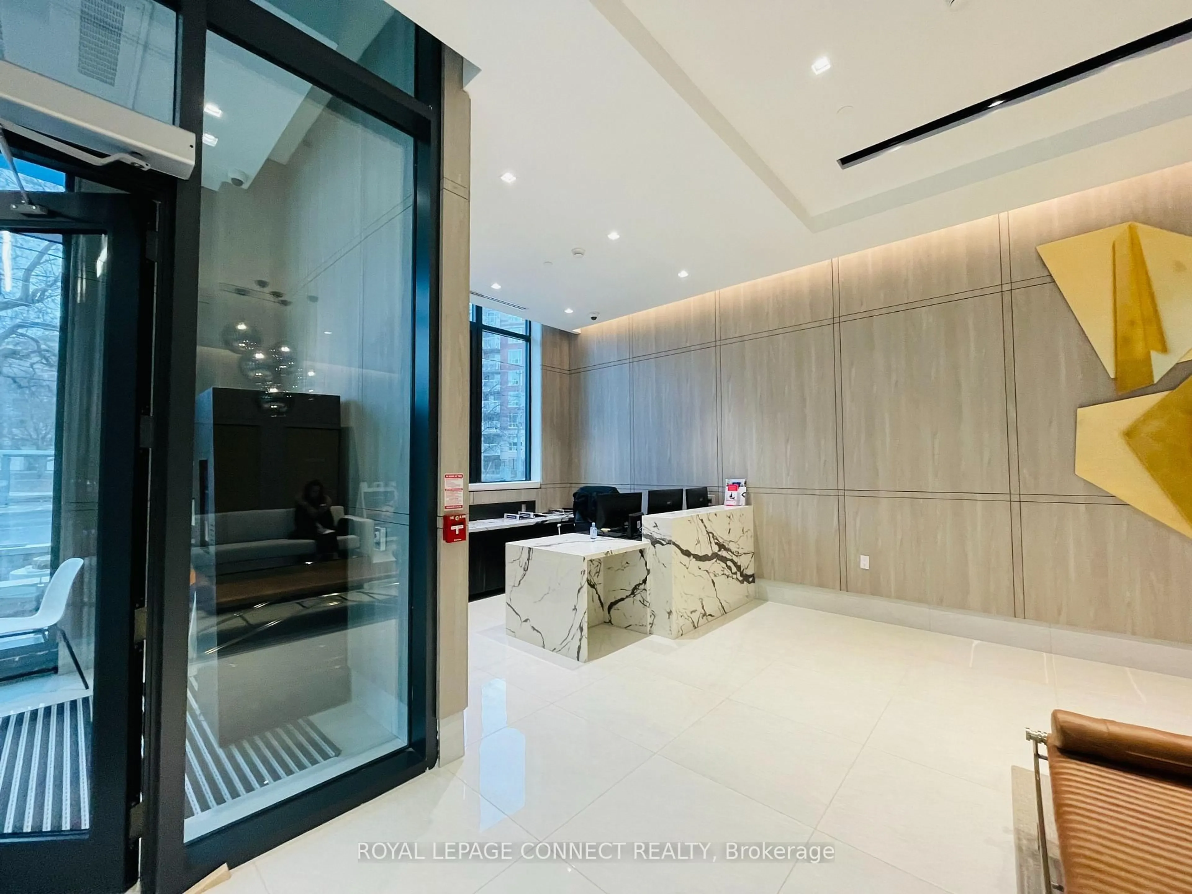 Indoor foyer for 250 Lawrence Ave #504, Toronto Ontario M5M 1B1