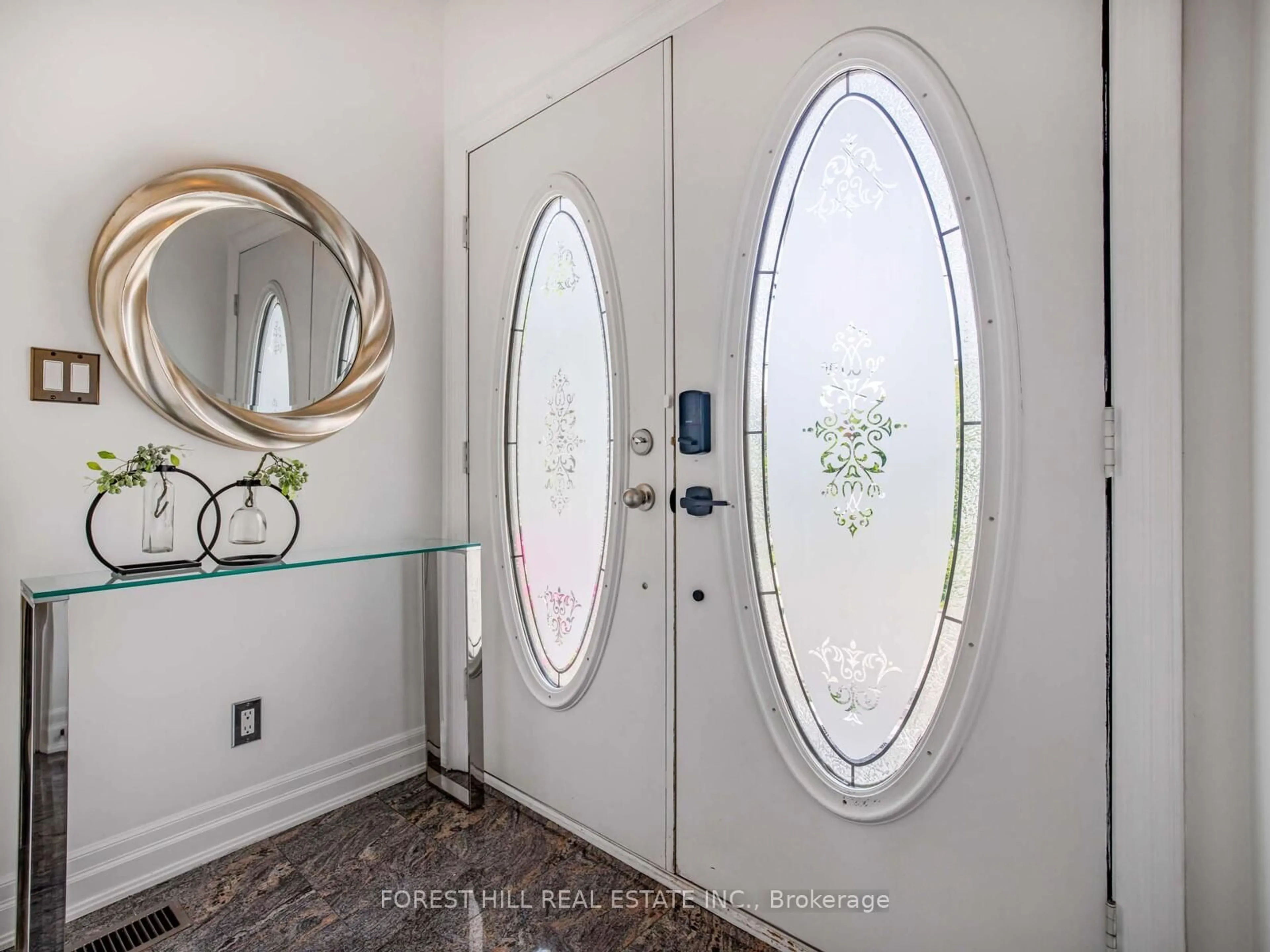 Indoor entryway for 125 Spring Garden Ave, Toronto Ontario M2N 3G4