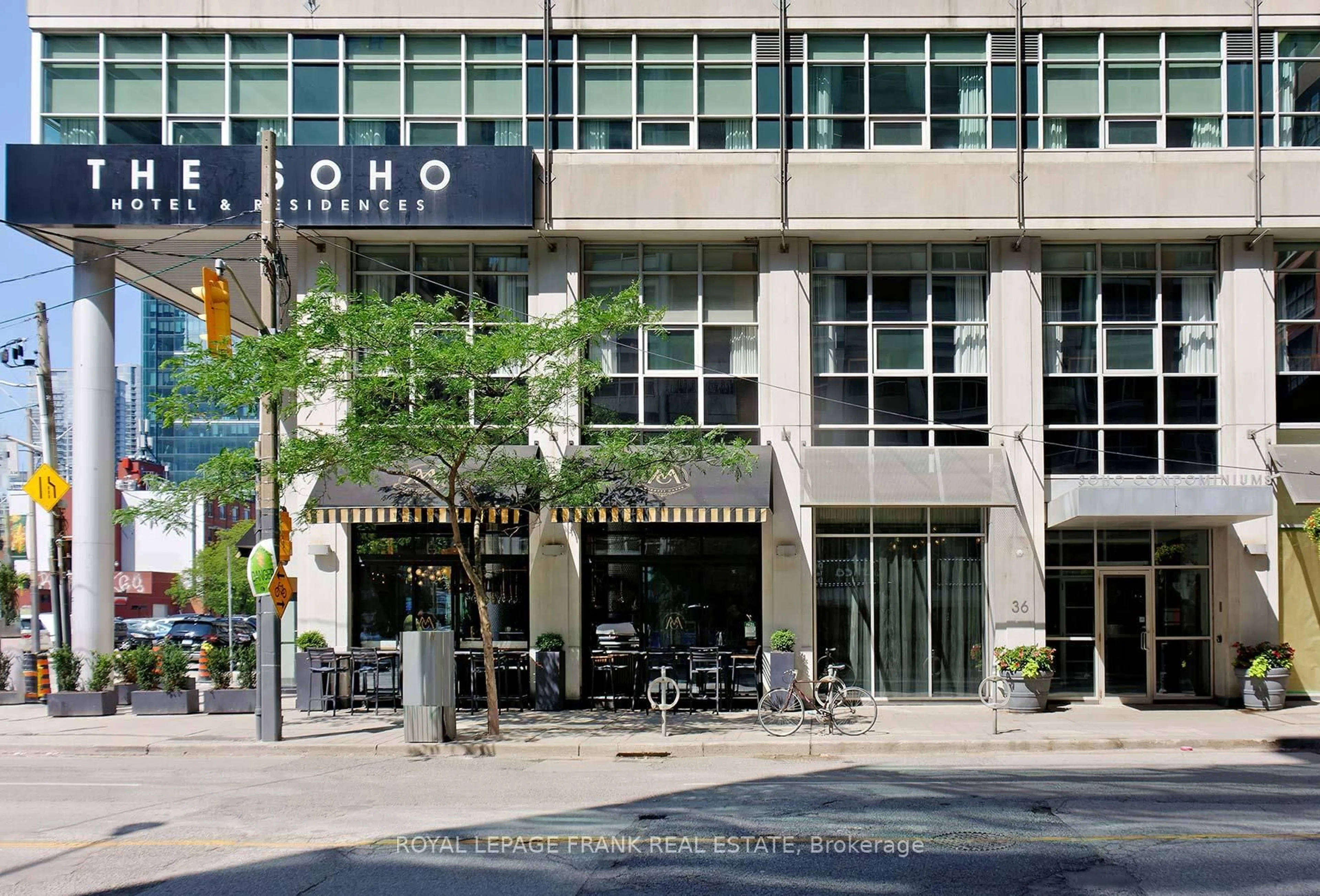 Patio, building for 36 Blue Jays Way #914, Toronto Ontario M5V 3T3