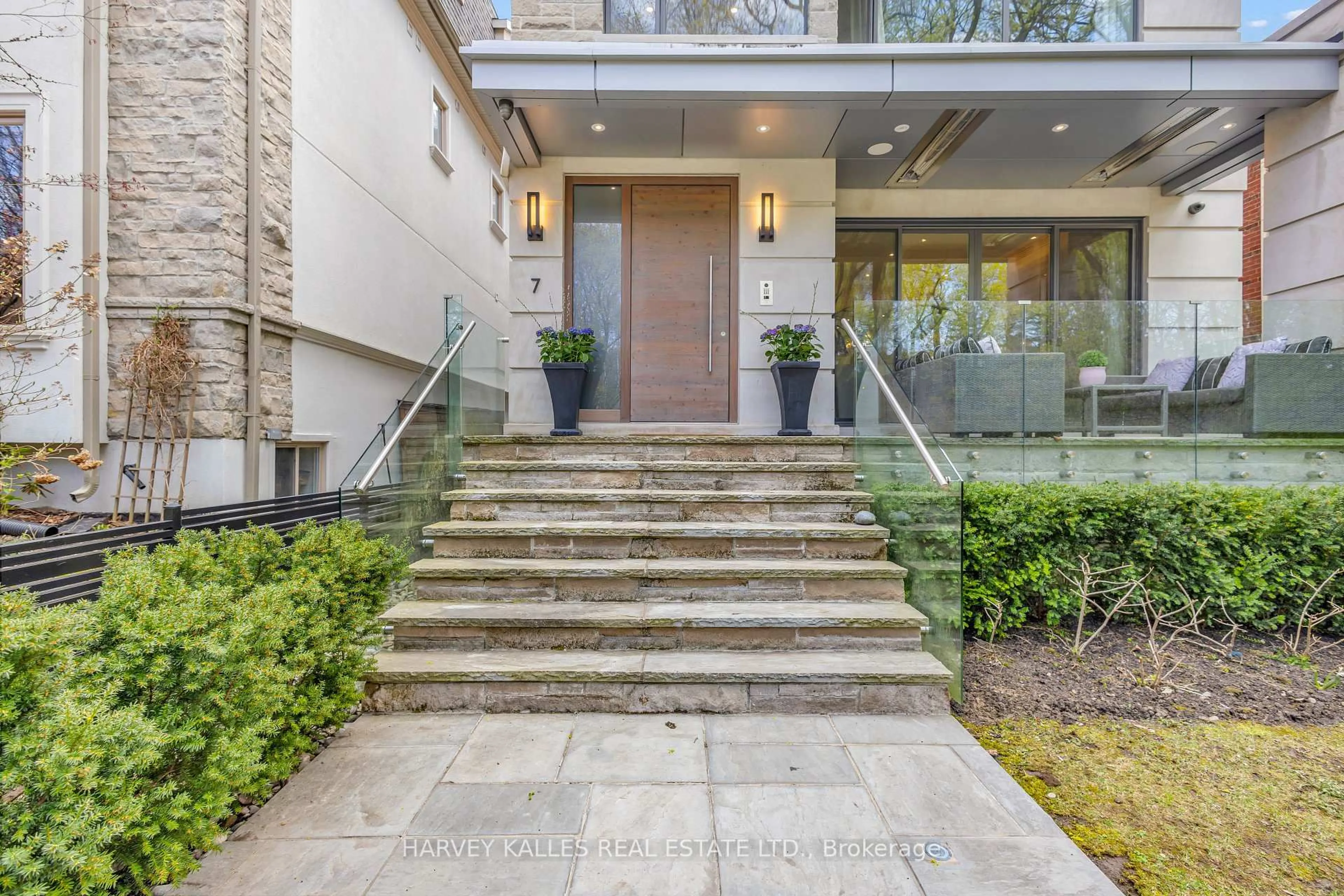 Indoor entryway for 7 Relmar Gdns, Toronto Ontario M5P 1S1