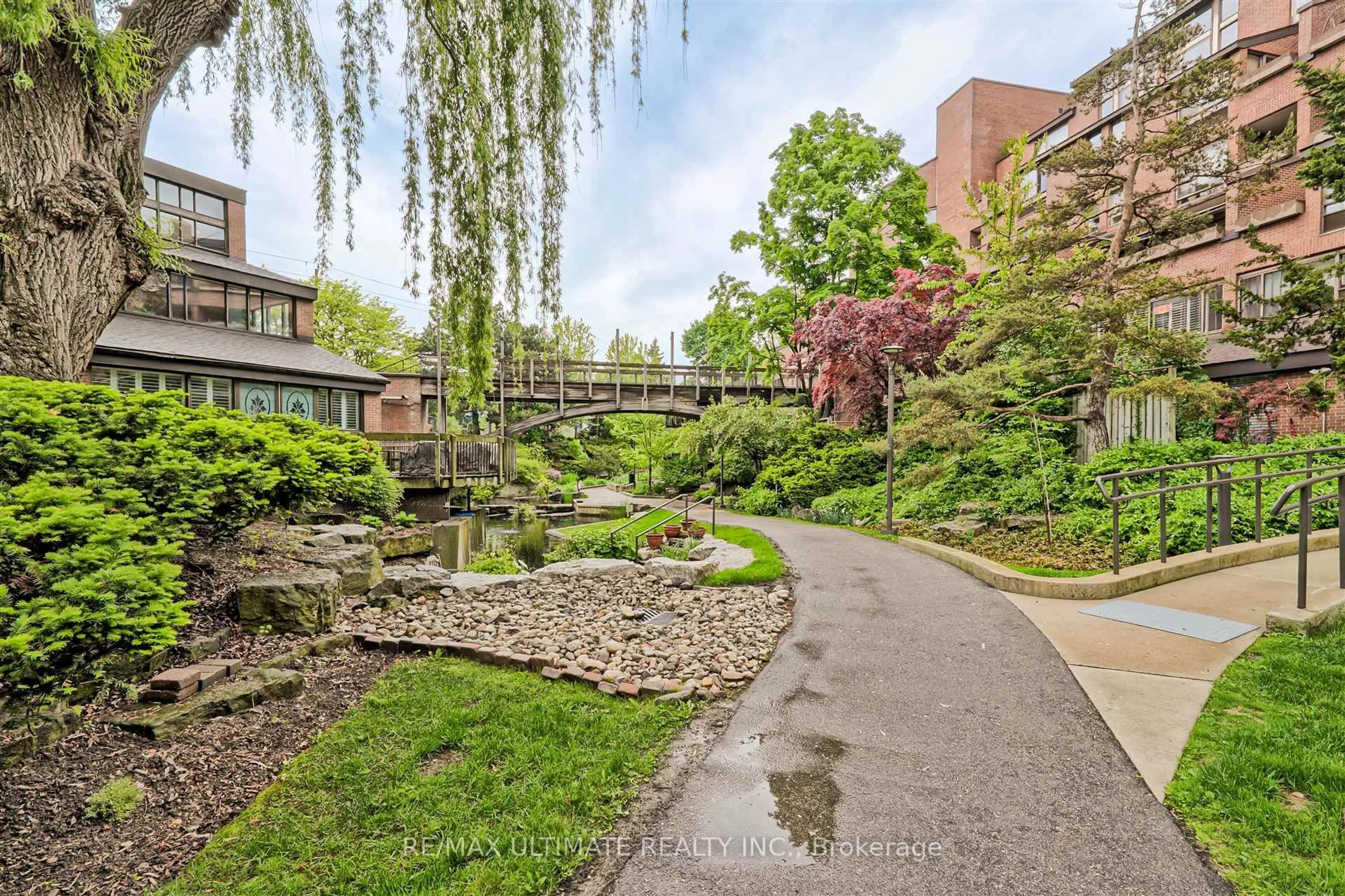 Patio, street for 40 Sylvan Valleyway N/A #307, Toronto Ontario M5M 4M3