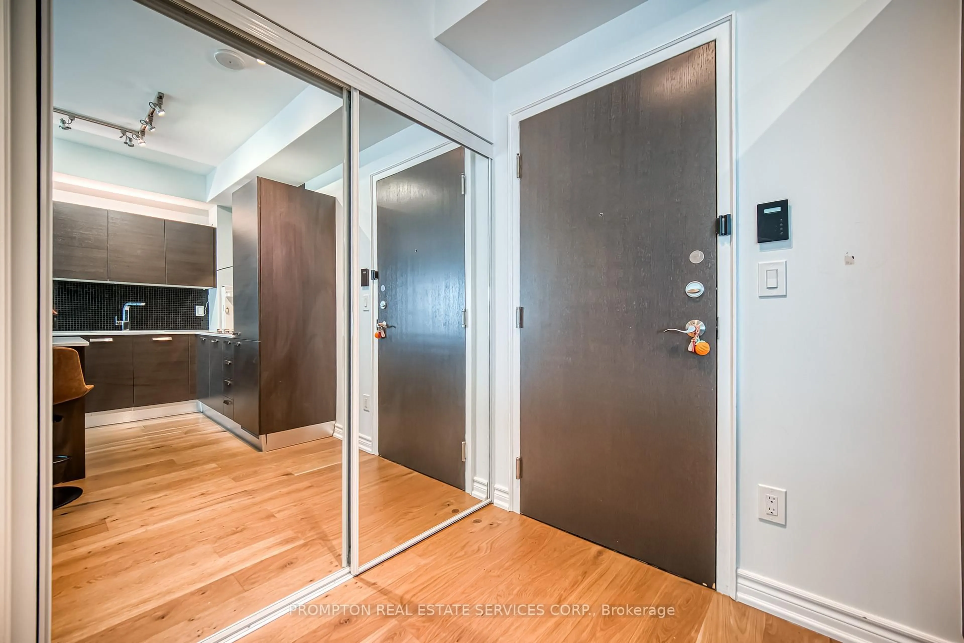 Indoor entryway for 11 Bogert Ave #3201, Toronto Ontario M2N 0H4