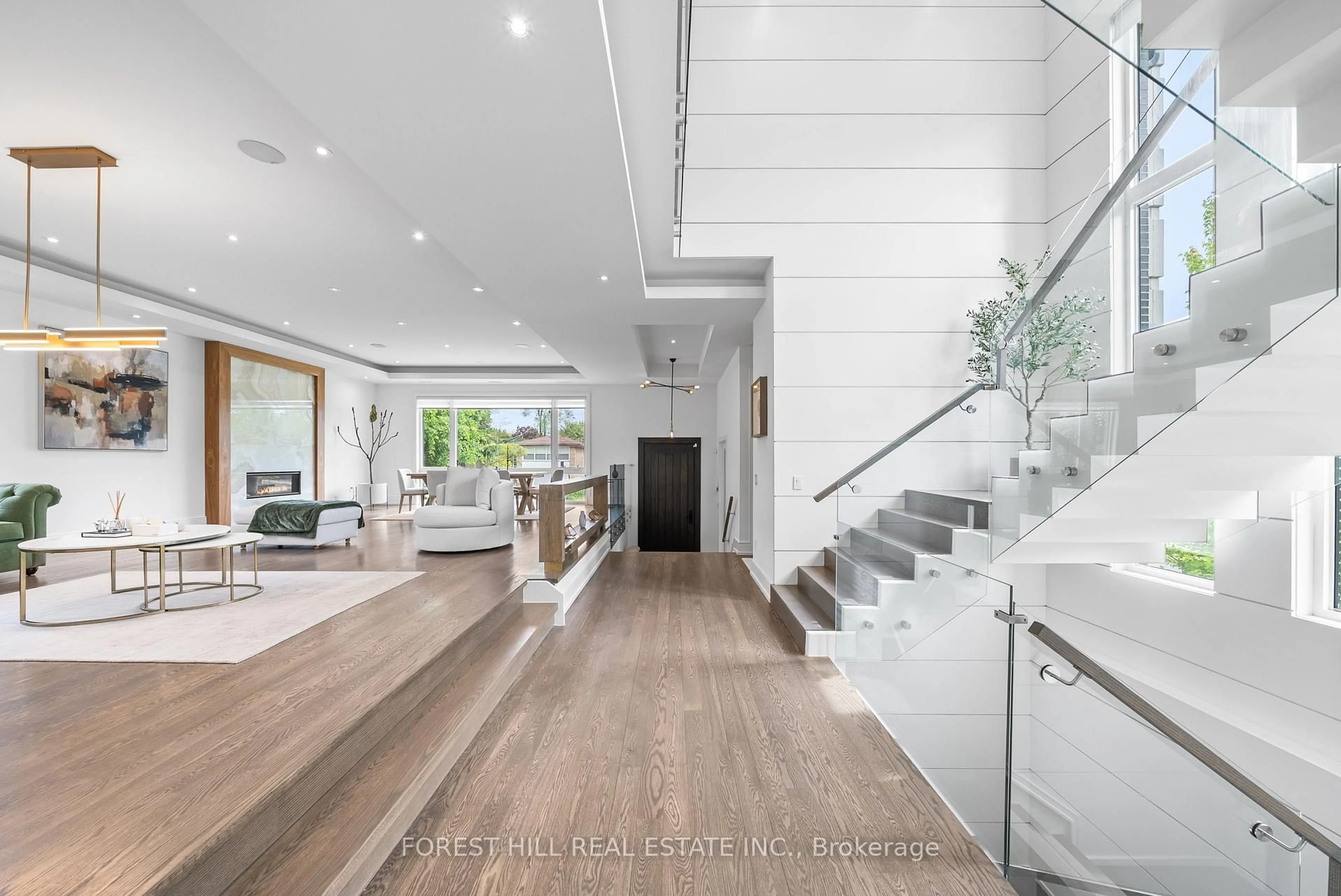 Indoor foyer for 416 Patricia Ave, Toronto Ontario M2R 2M9