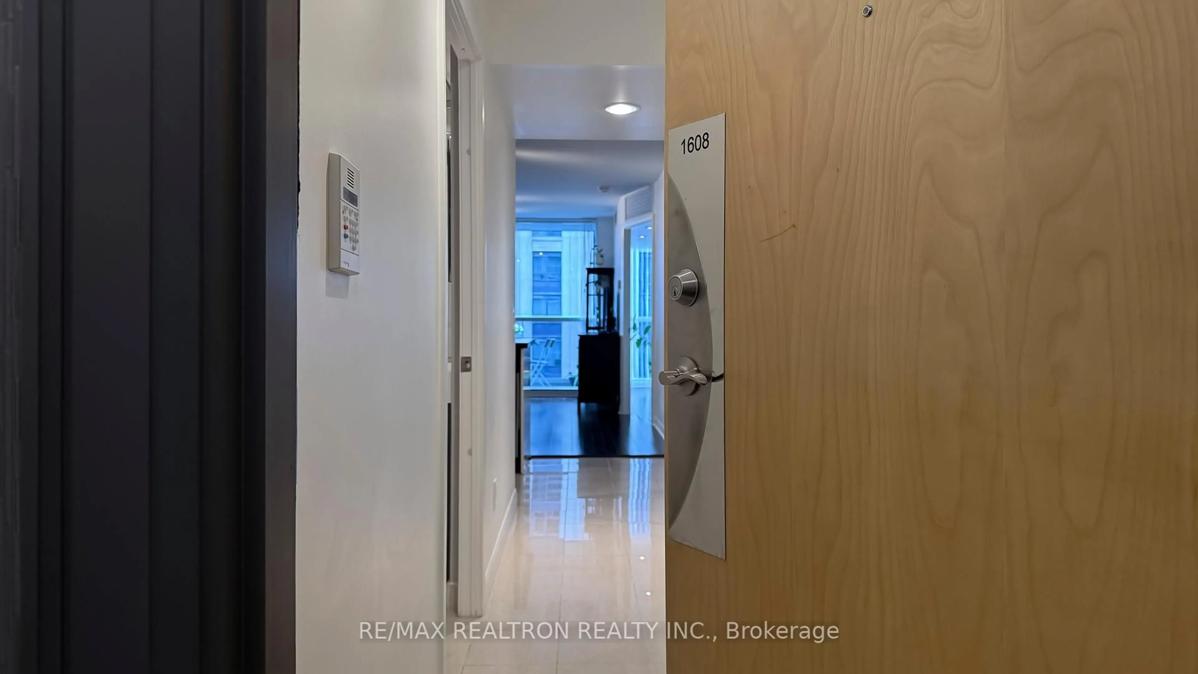 Indoor entryway for 4978 Yonge St #1608, Toronto Ontario M2N 7G8