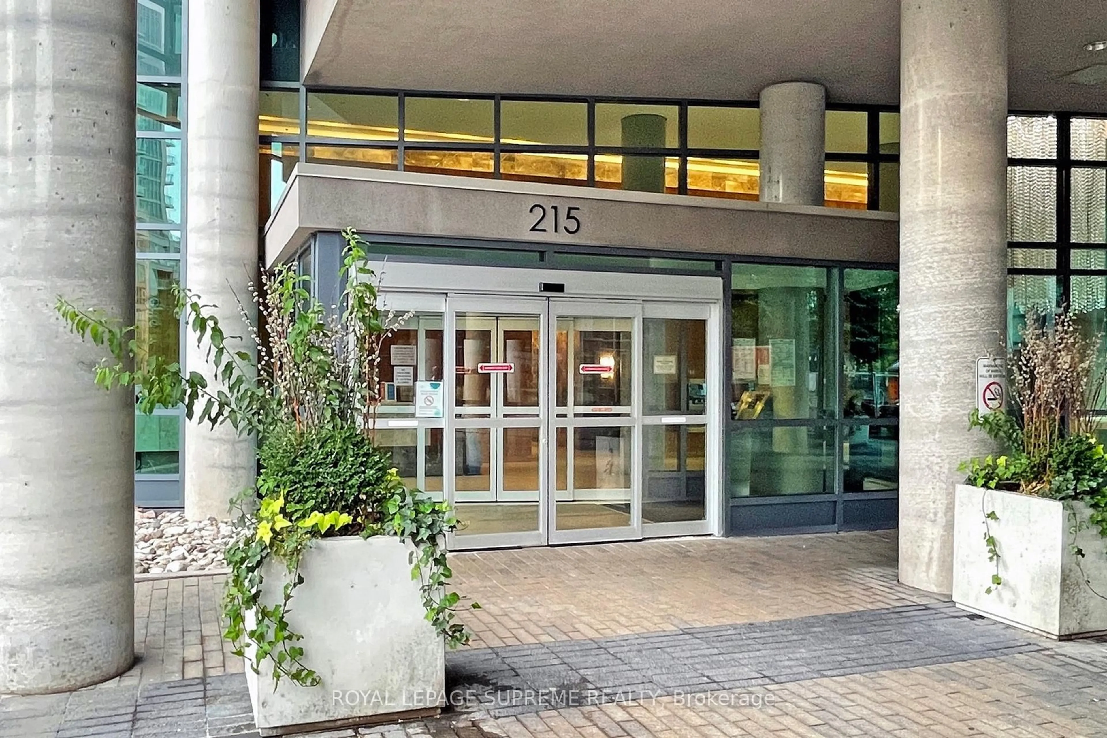 Indoor foyer for 215 Fort York Blvd #314, Toronto Ontario M5V 4A2